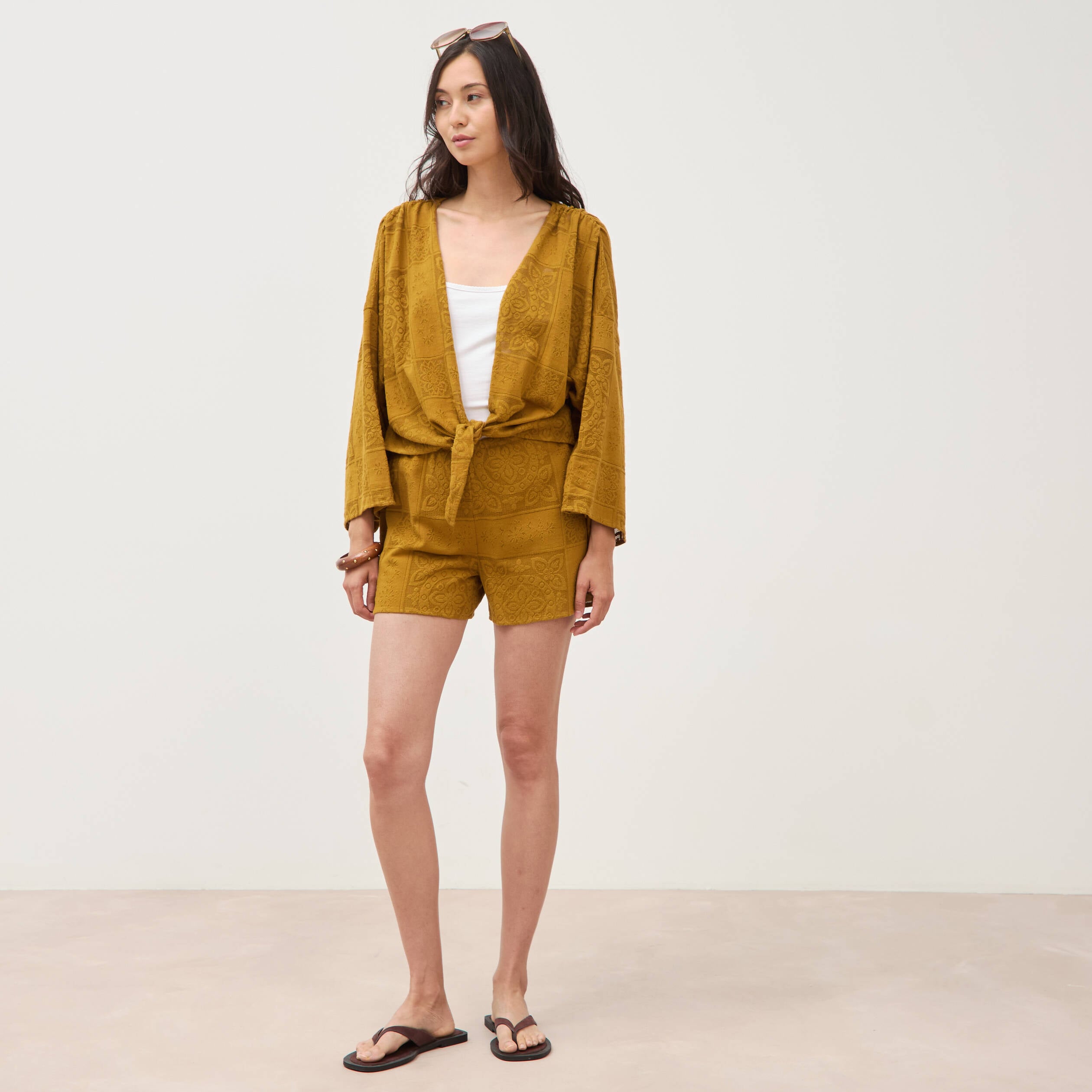 Short taille standard en dentelle vert olive femme