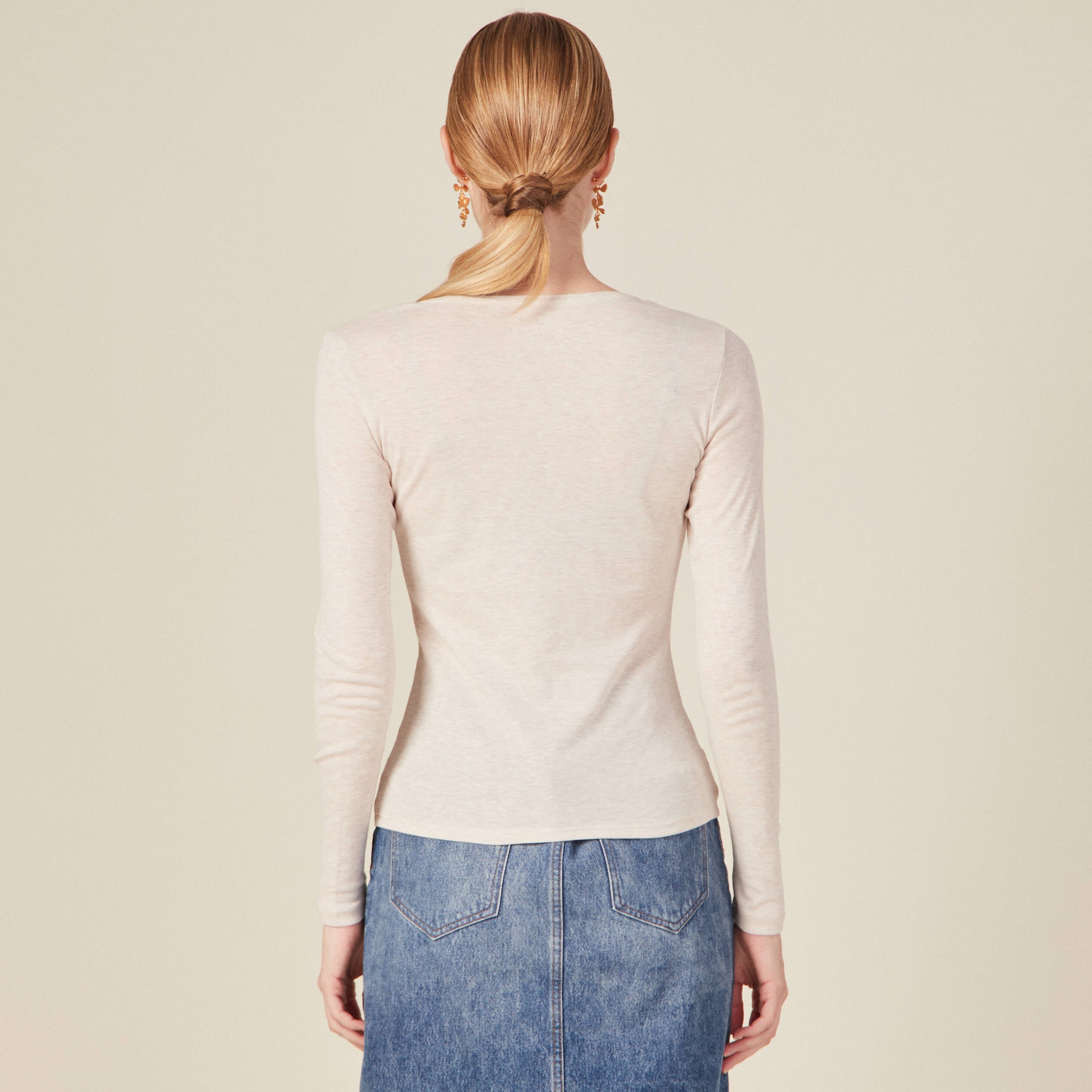 T-shirt cintr&eacute; manches longues col rond beige femme