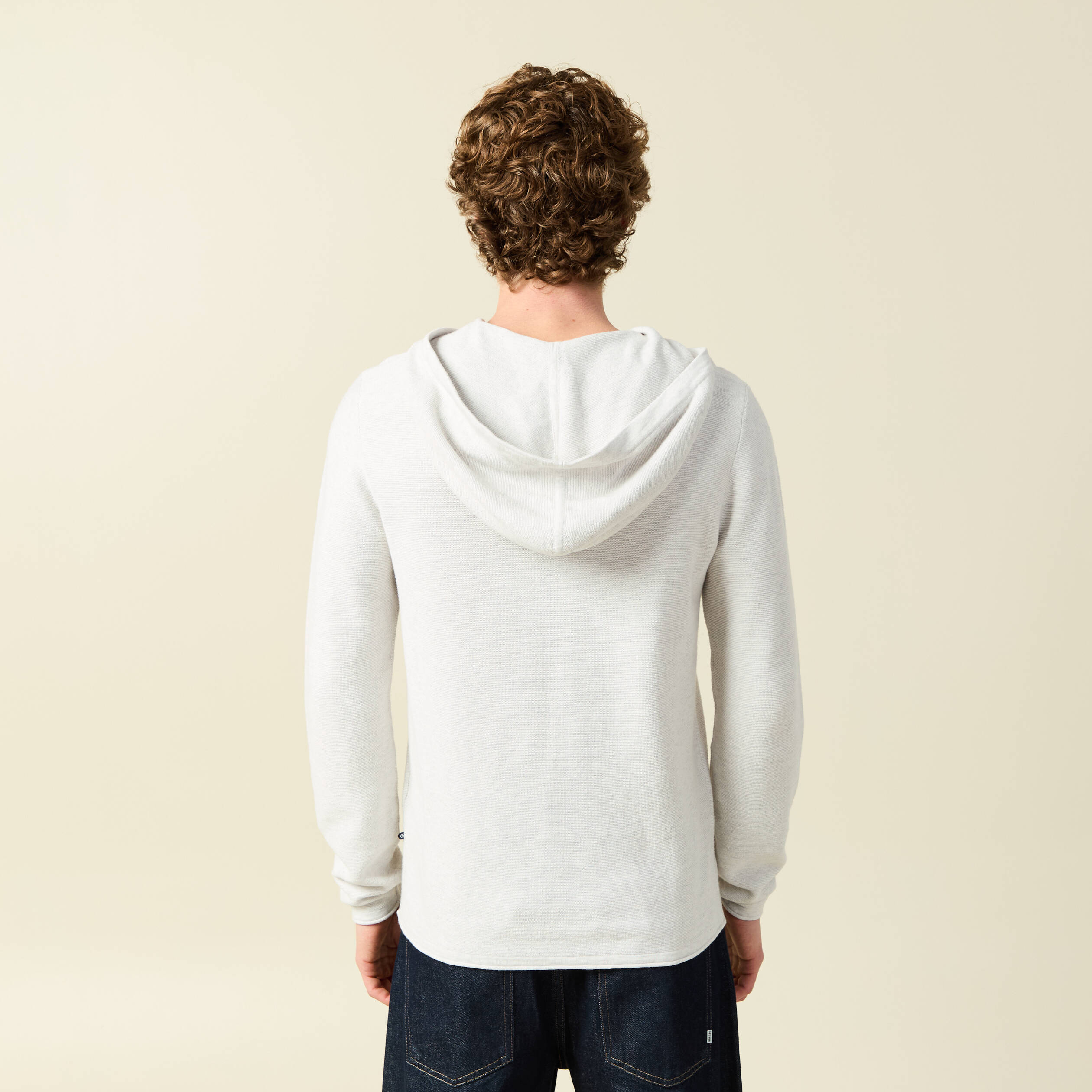 Pull fin en coton &agrave; capuche ecru homme