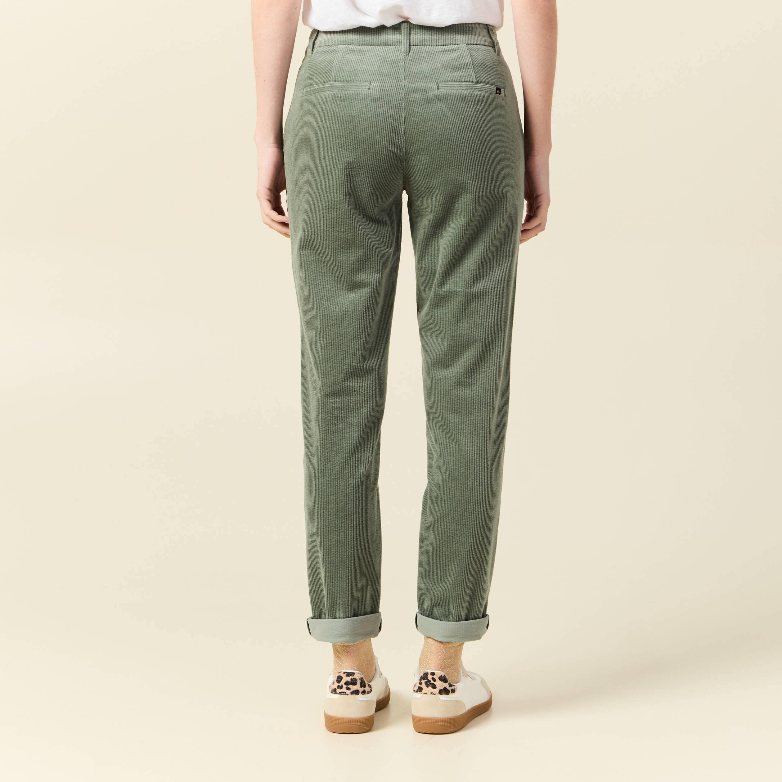 pantalon chino velours cotele vert kaki femme Pantalon chino velours côtelé vert kaki femme