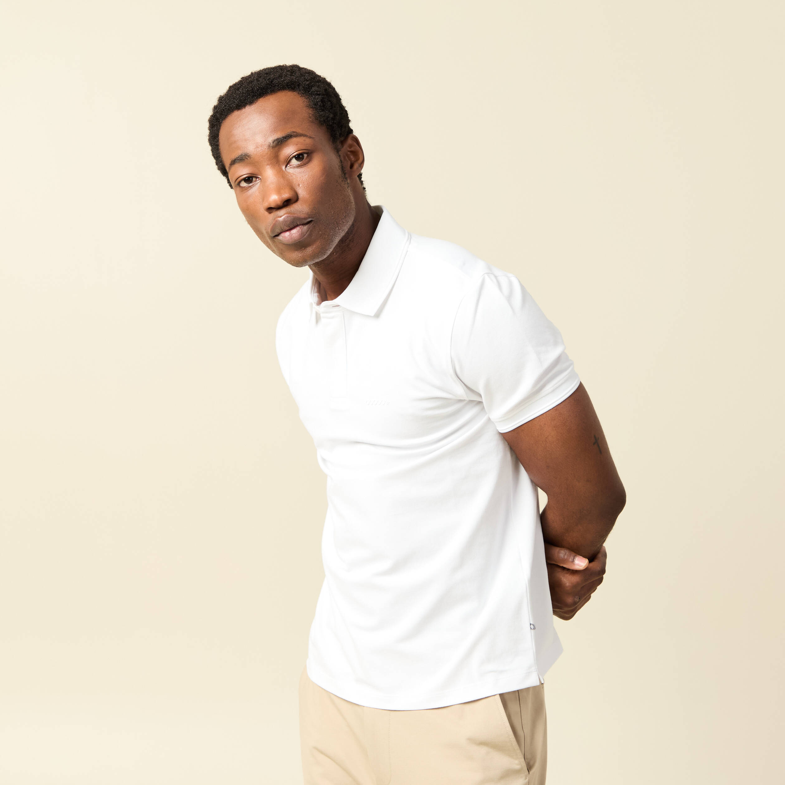 Polo cintr&eacute; manches courtes col polo blanc homme