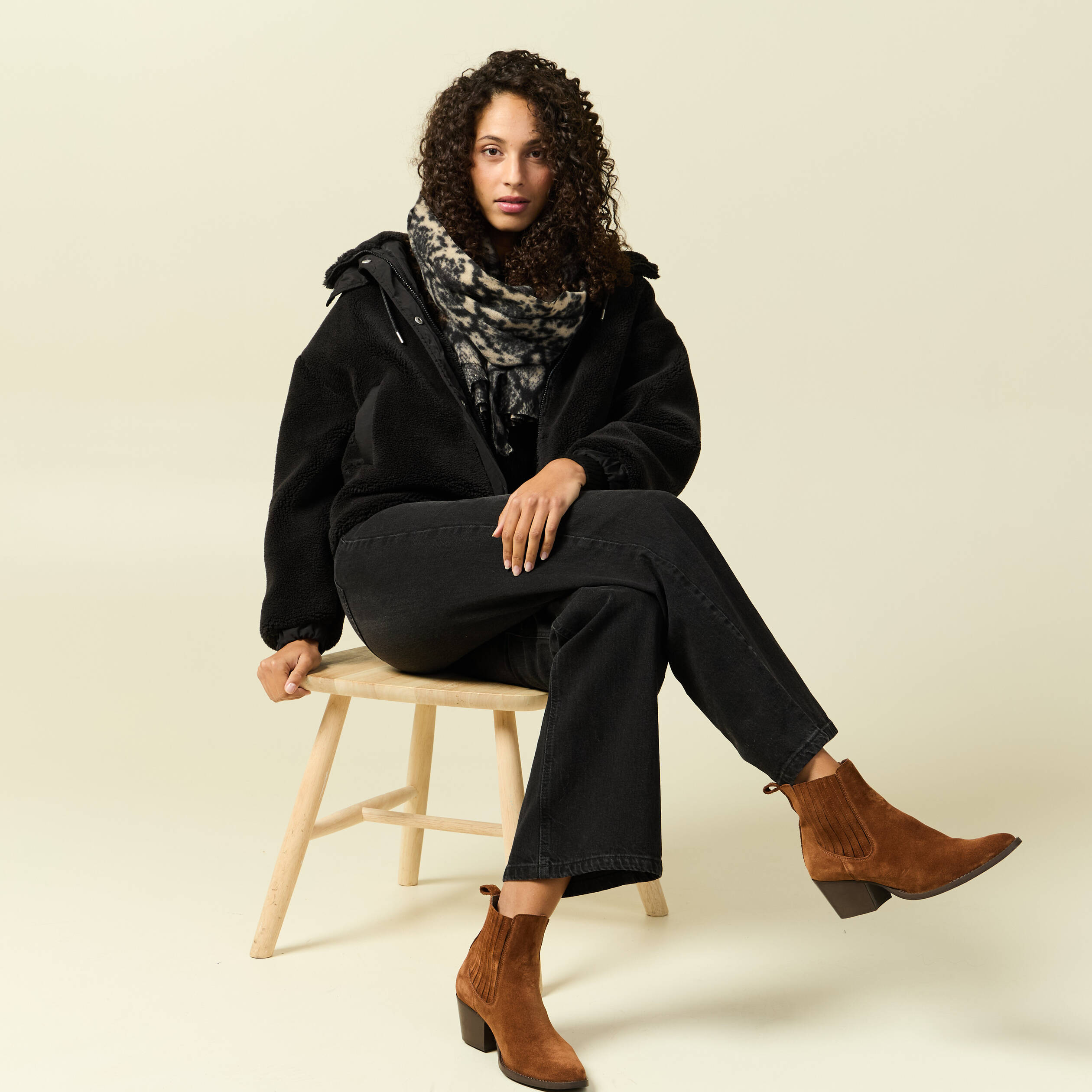 Pull manches longues col rond &agrave; sequins noir femme