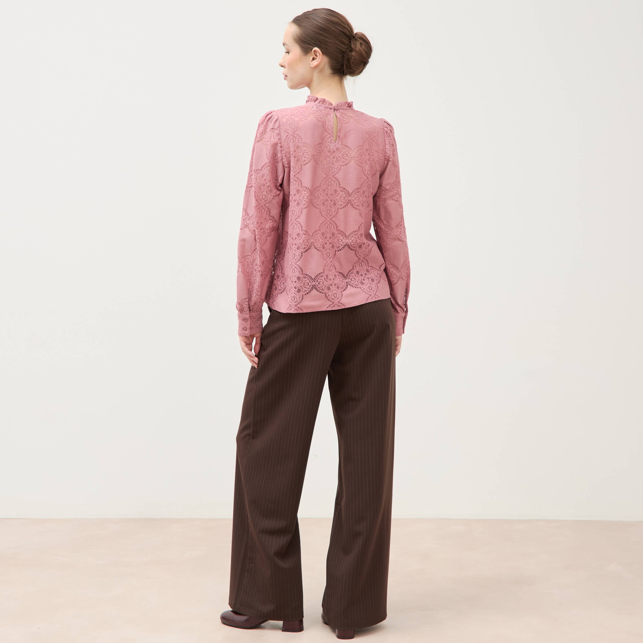 Blouse cintr&eacute;e dentelle manches longues vieux rose femme