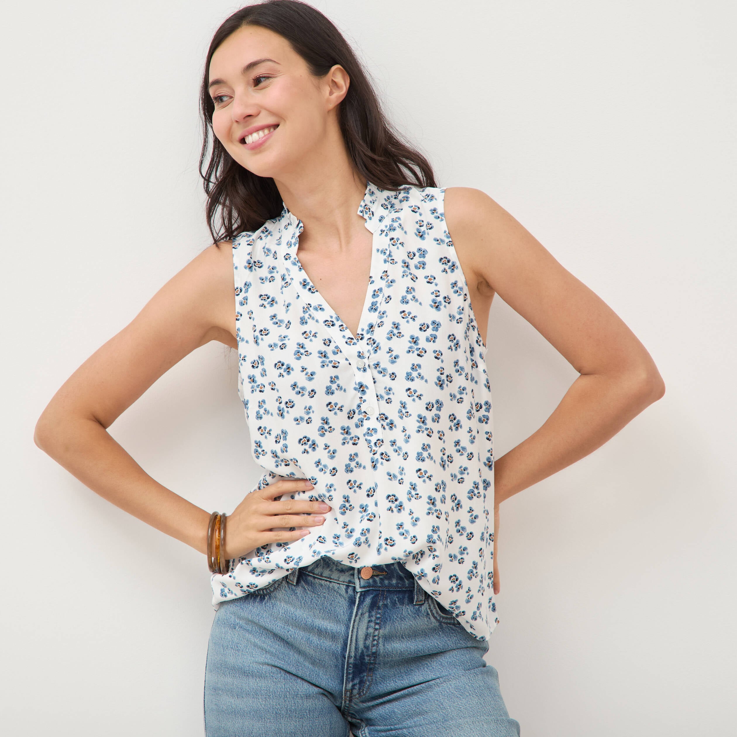 Top sans manches col v fluide ecru femme