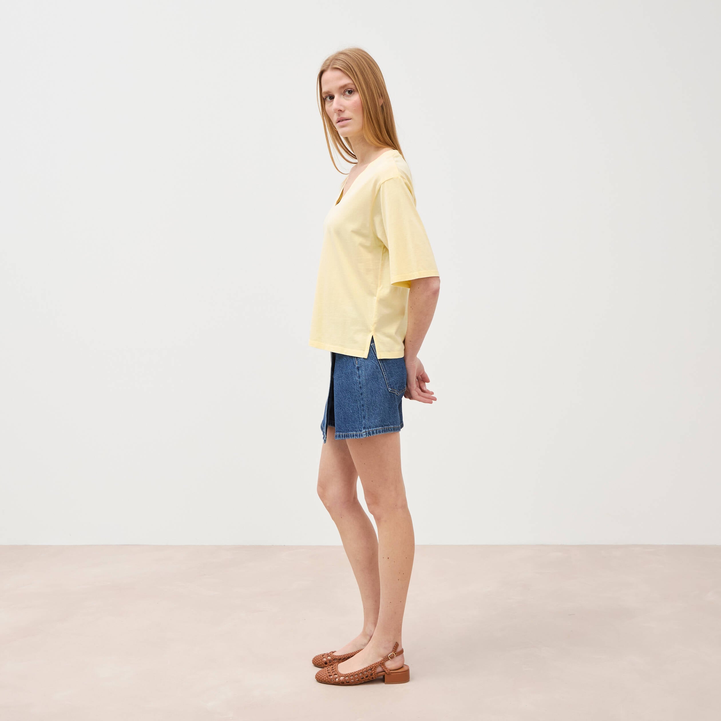 T-shirt col v manches courtes en coton jaune clair femme