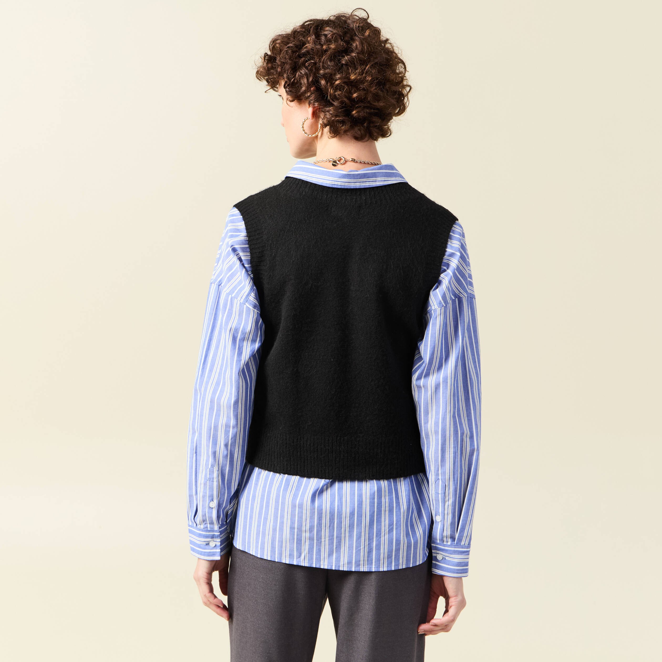 pull sans manches col en v noir femme Pull sans manches col en V noir femme