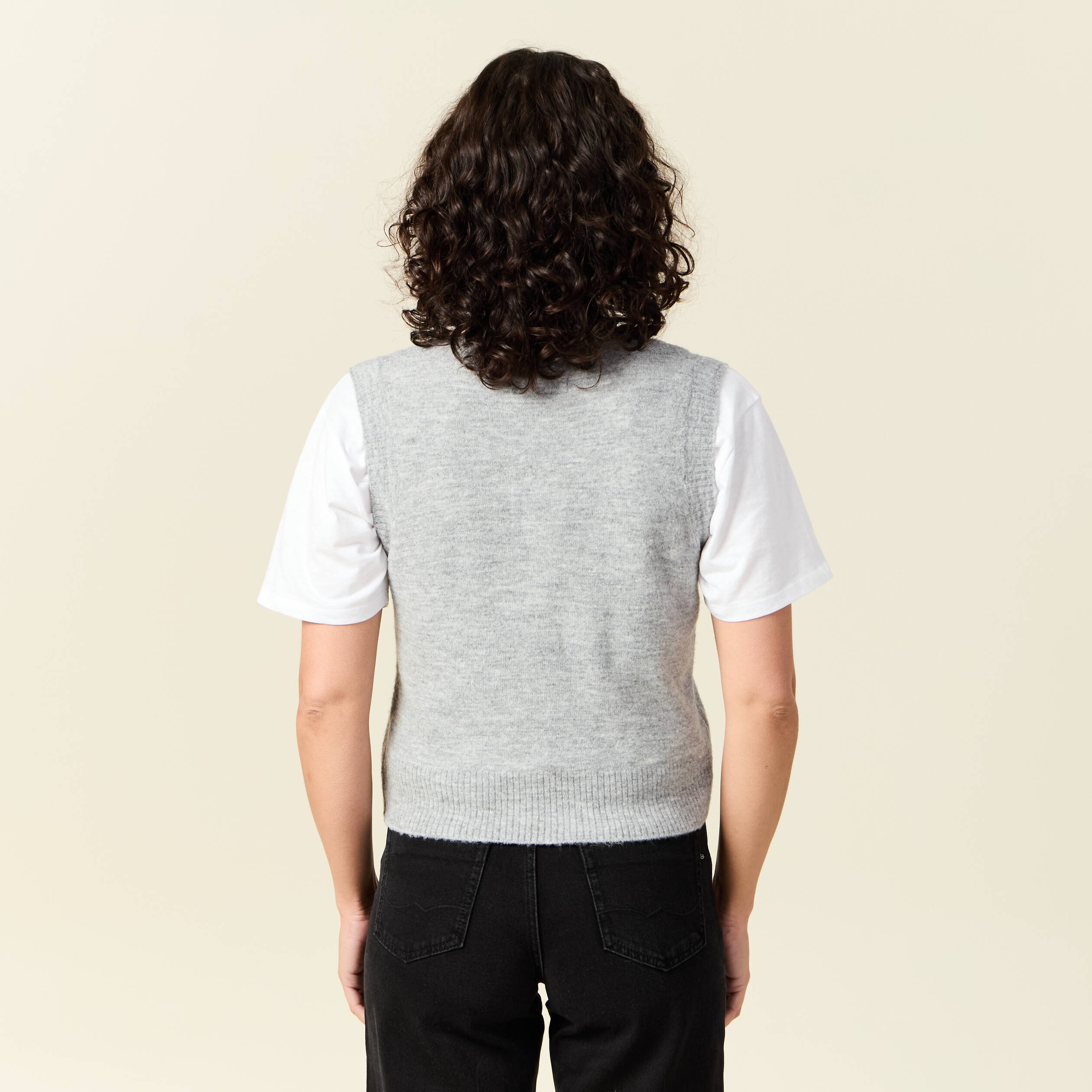 Pull sans manches col en V gris clair femme
