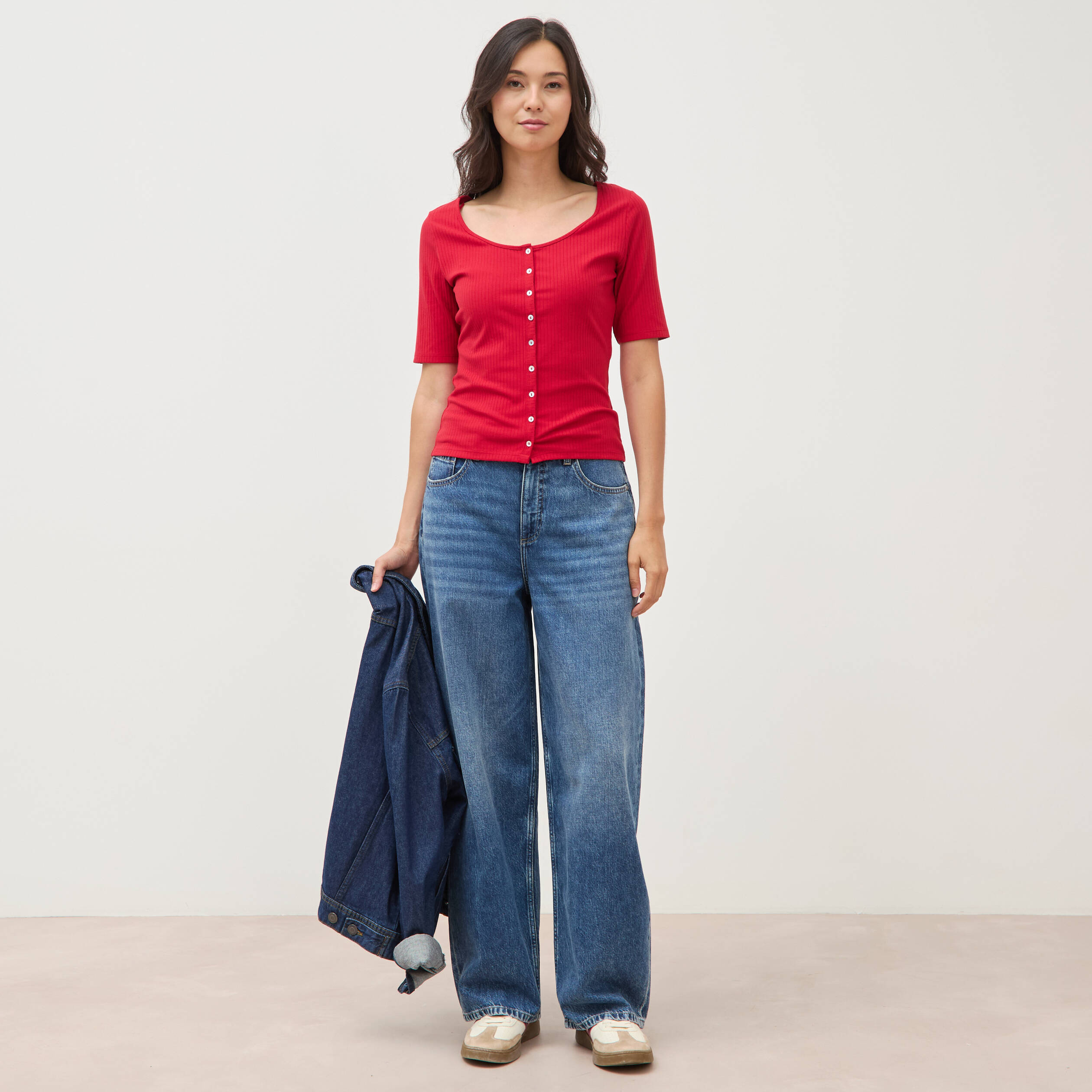 T-shirt c&ocirc;tel&eacute; ajust&eacute; manches courtes rouge femme