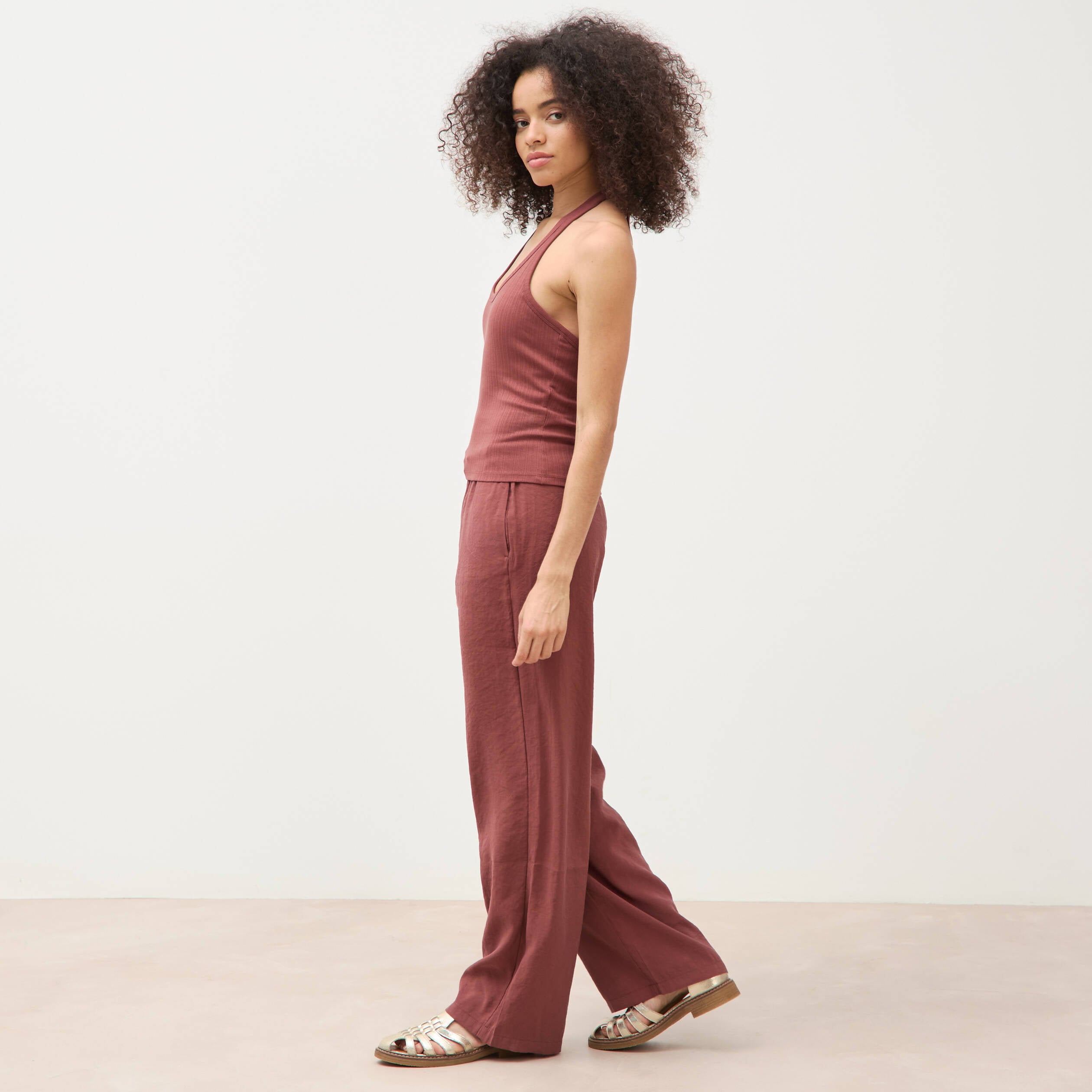 D&eacute;bardeur d&eacute;collet&eacute; brassi&egrave;re int&eacute;gr&eacute;e marron cognac femme