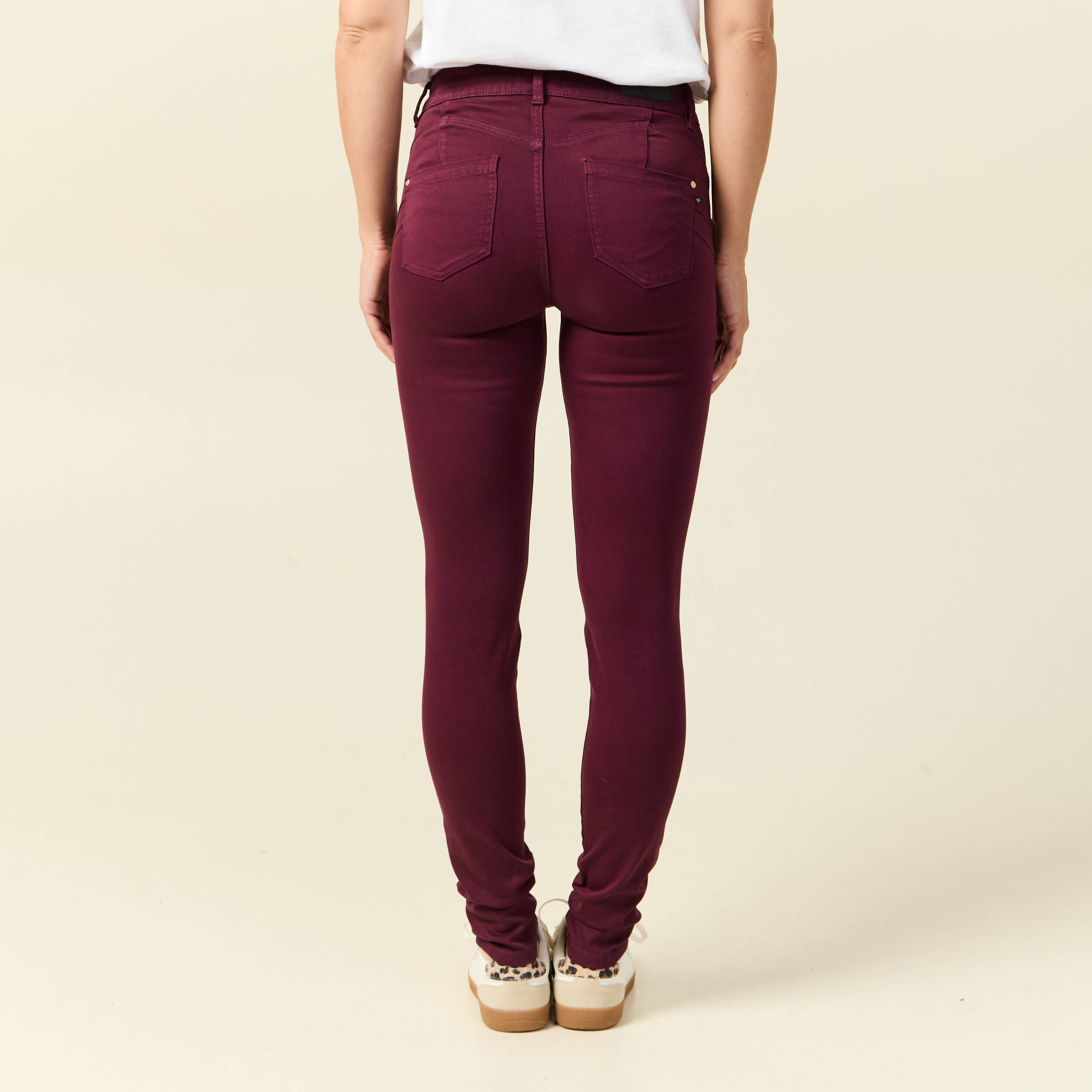 Pantalon skinny push-up taille standard prune femme