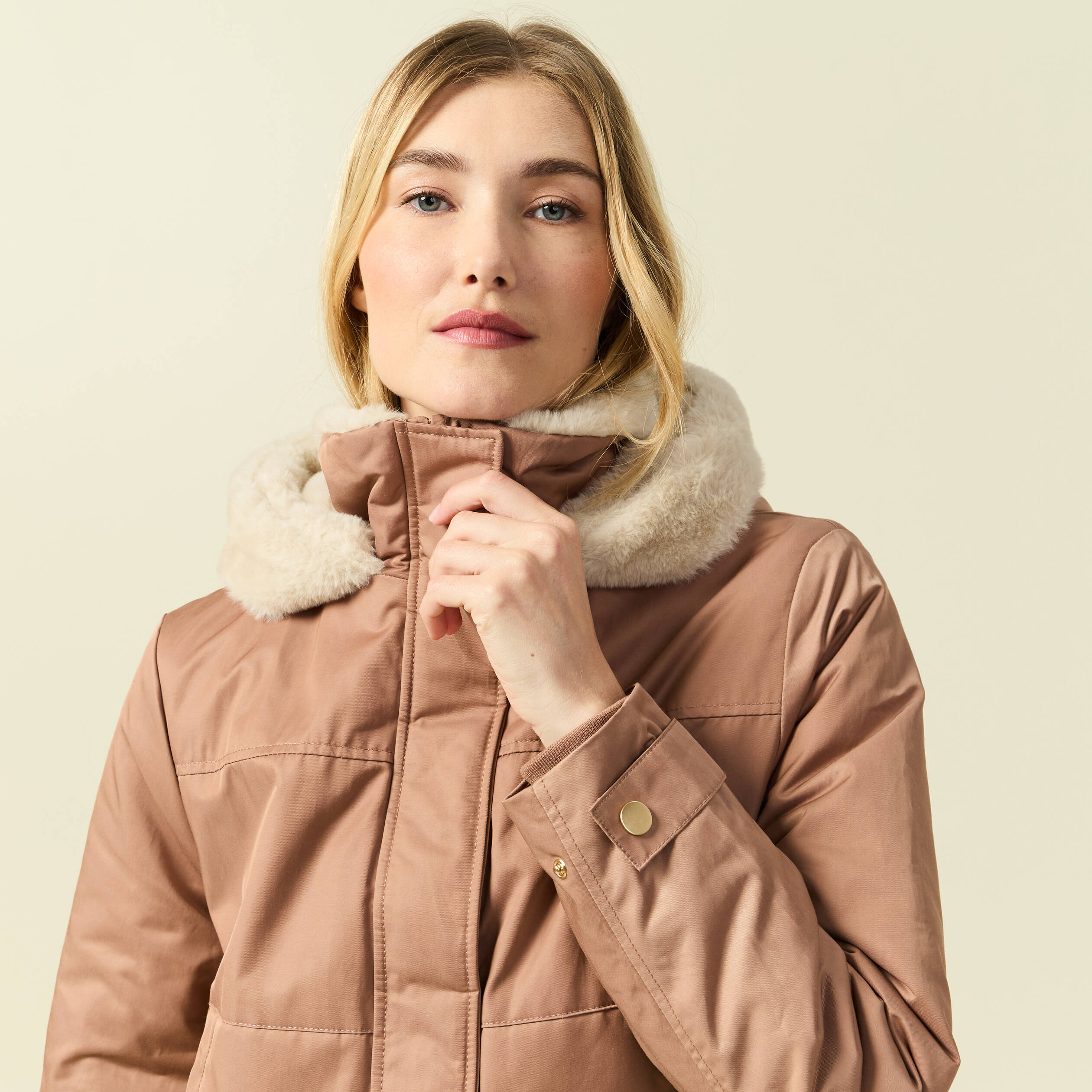 Parka droite &agrave; capuche marron clair femme