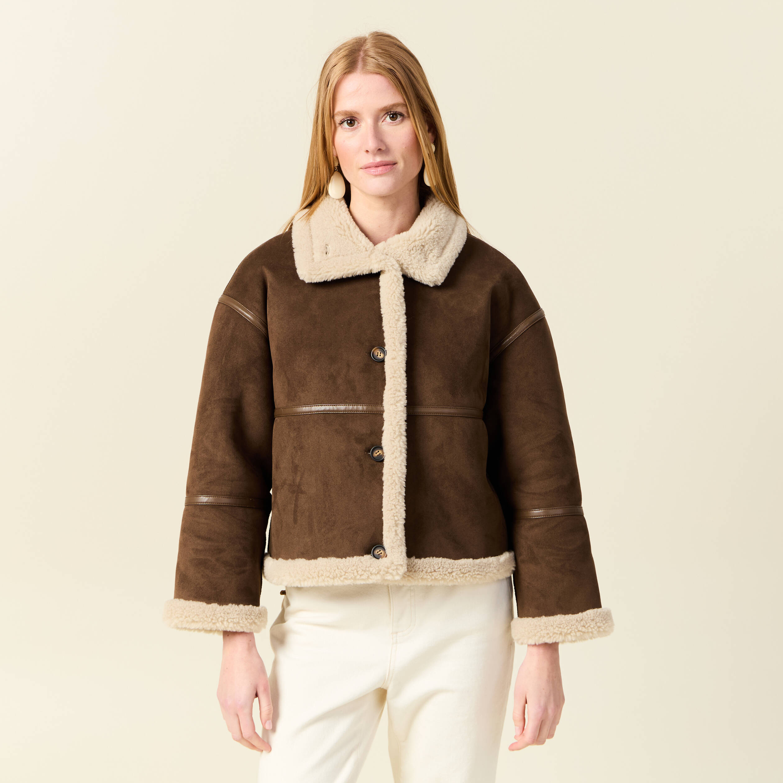 Manteau oversize court col classique marron fonc&eacute; femme