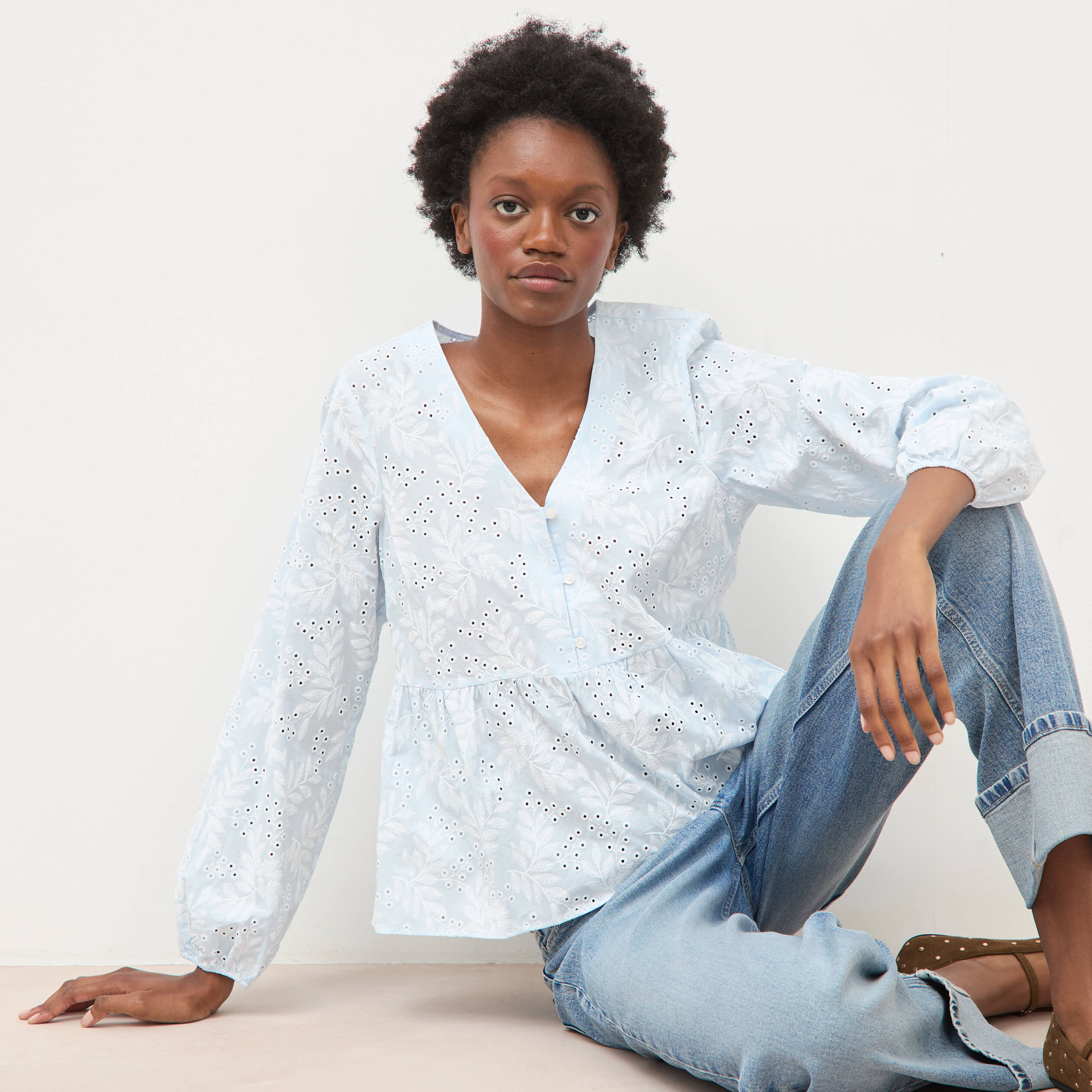 Chemise col v manches longues en coton blanc femme
