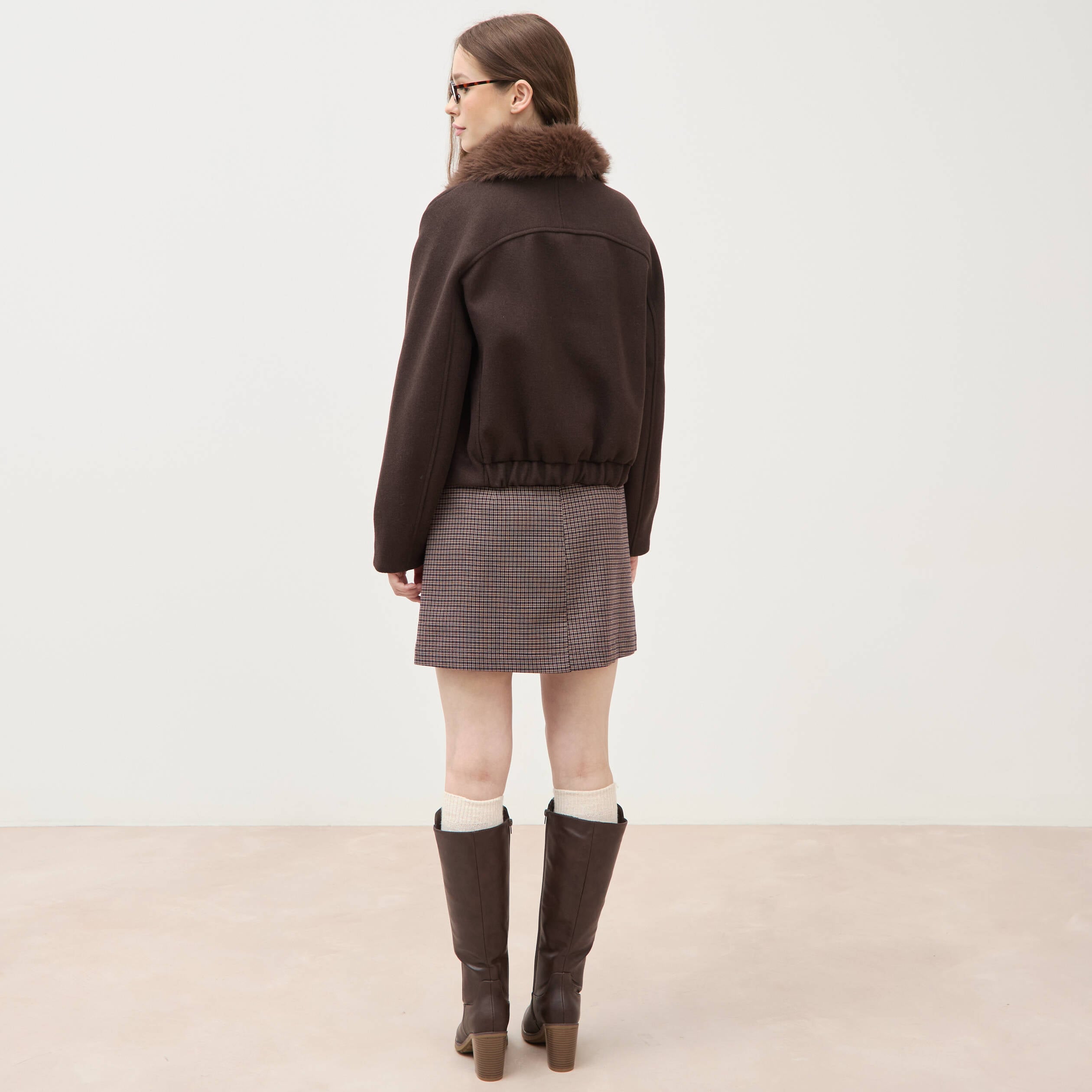 Blouson court oversize col sherpa marron fonc&eacute; femme