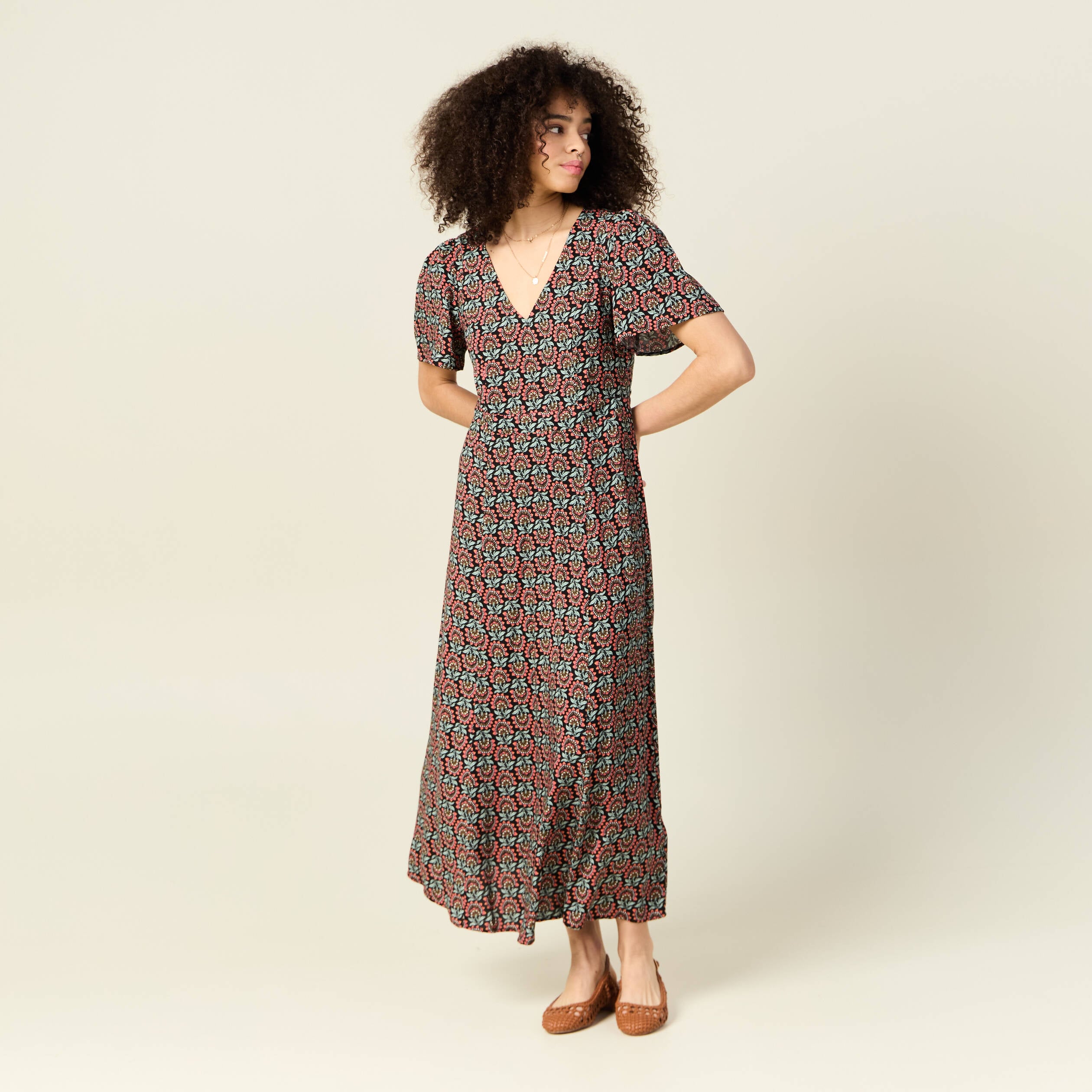 Robe longue droite col v manches courtes noir femme