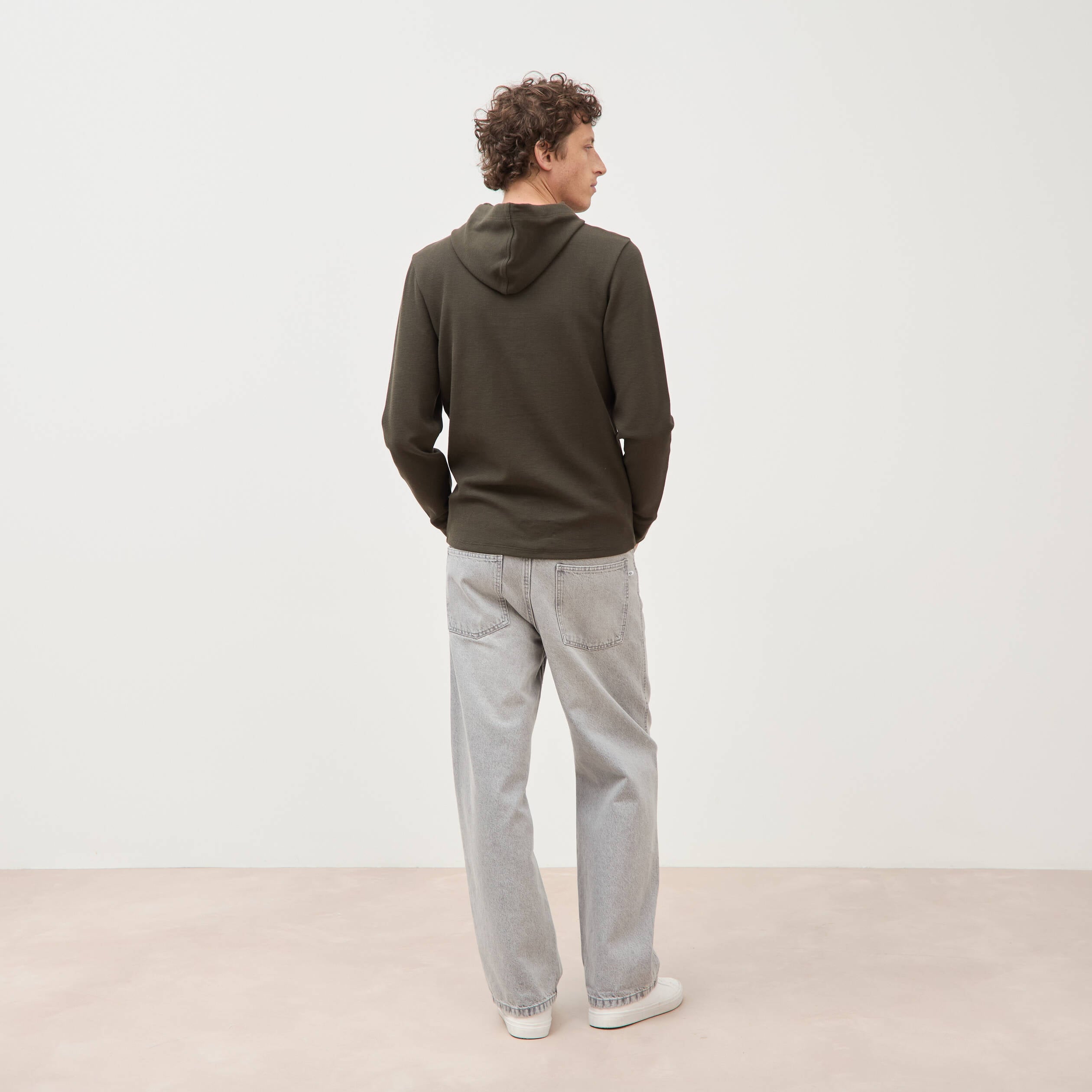 T-shirt &agrave; capuche vert kaki homme