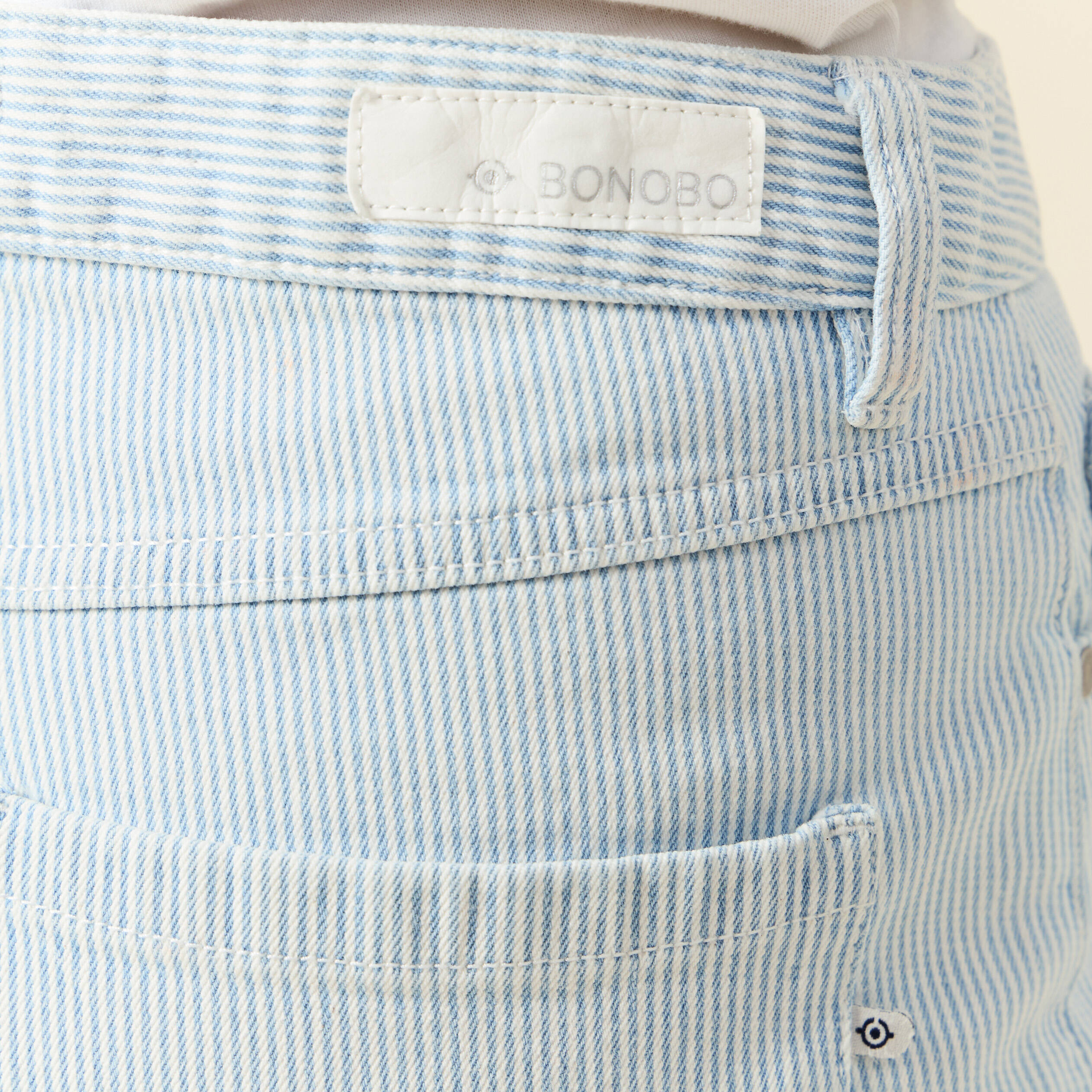 short mom en jean denim bleach femme Short mom en jean denim bleach femme