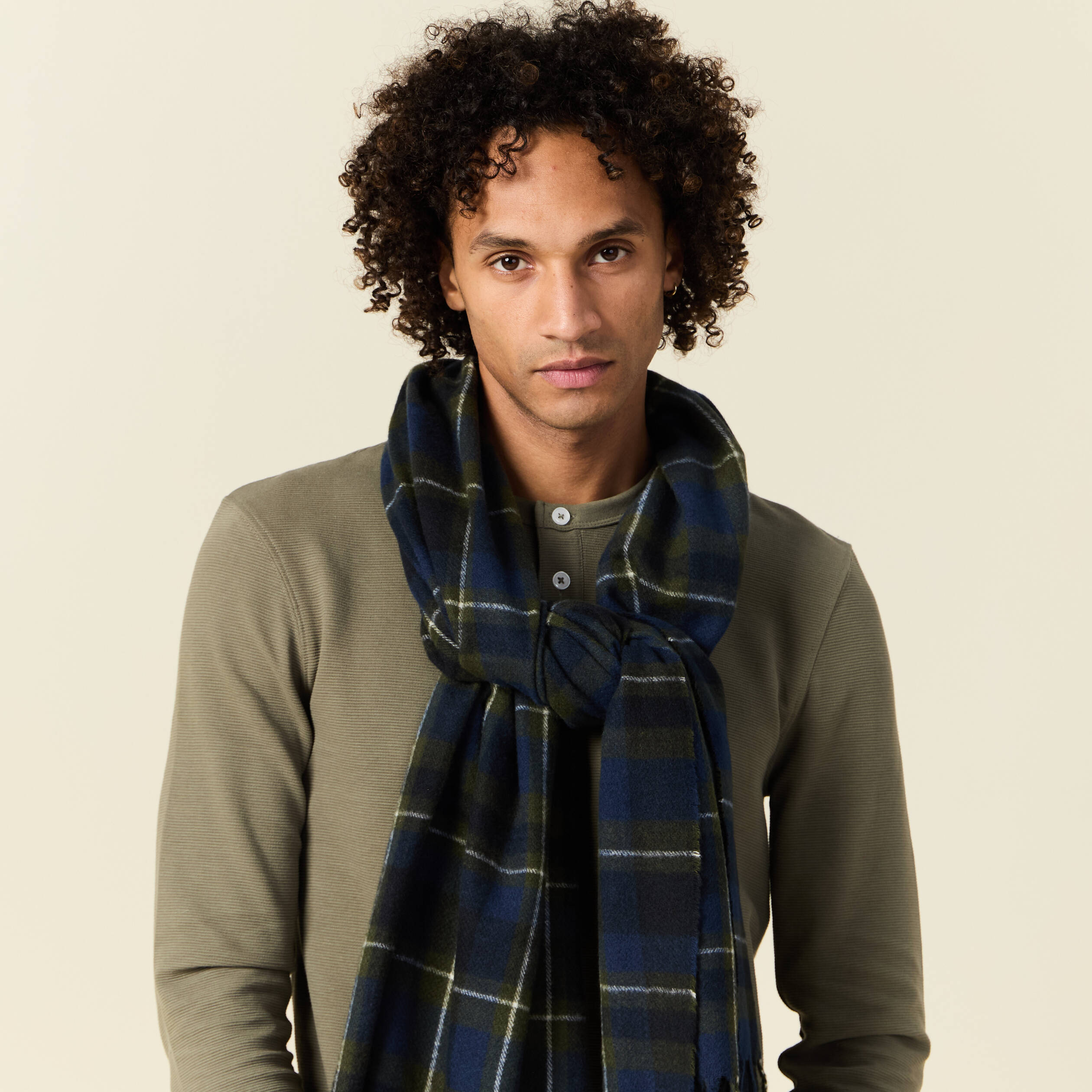 echarpe a franges bleu marine homme Écharpe à franges bleu marine homme