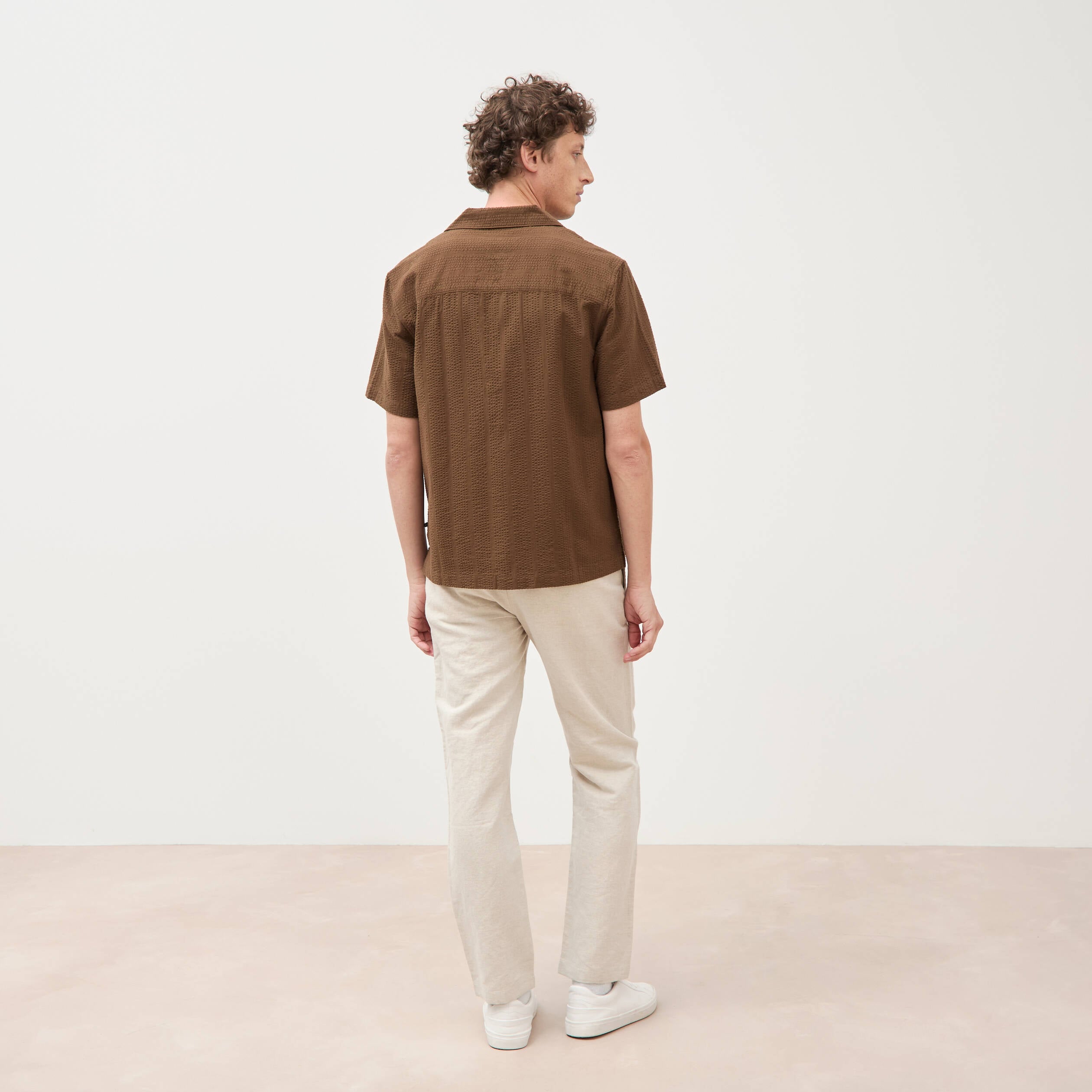 Chemise manches courtes col tailleur taupe homme