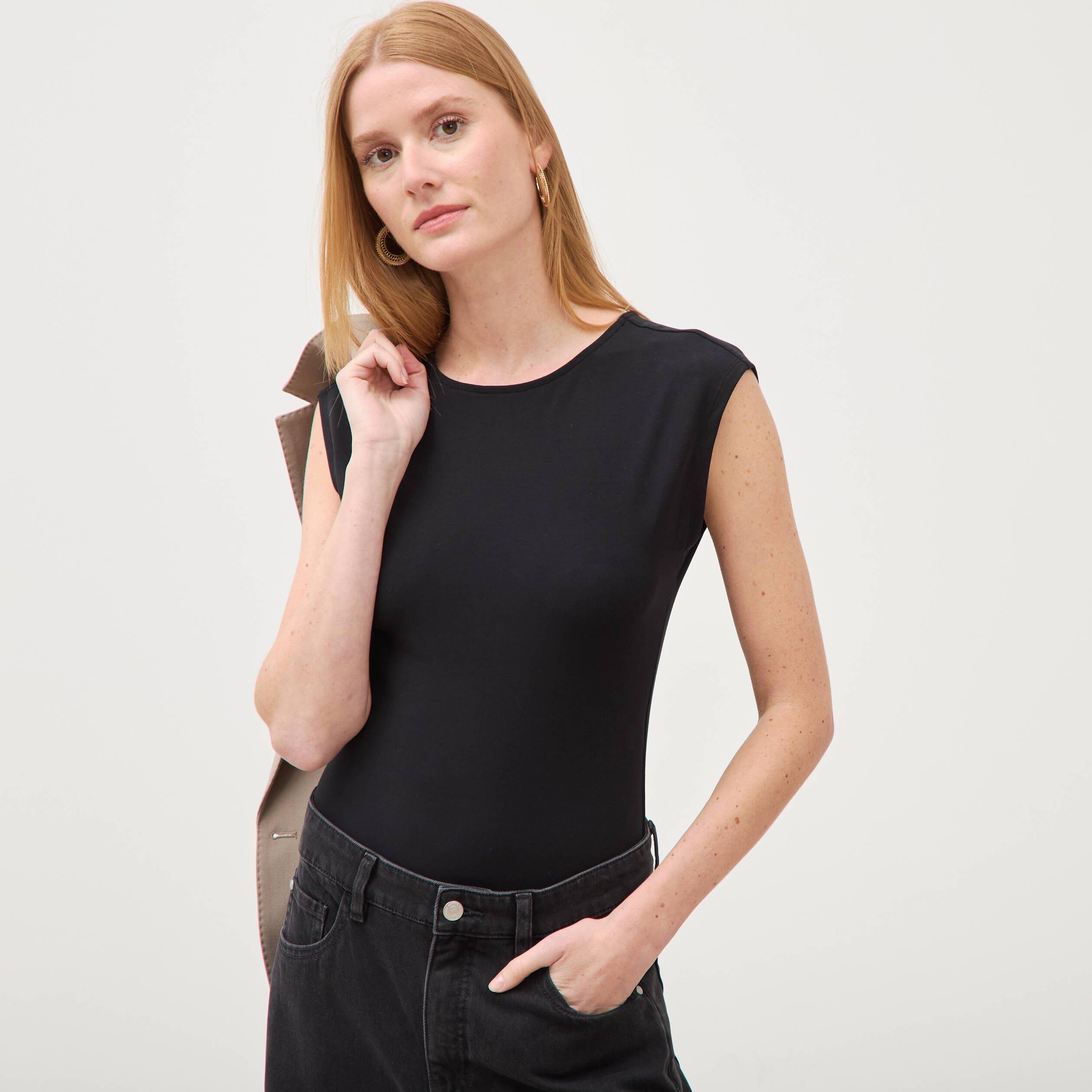 Body ajust&eacute; col rond manches d&eacute;bardeur noir femme