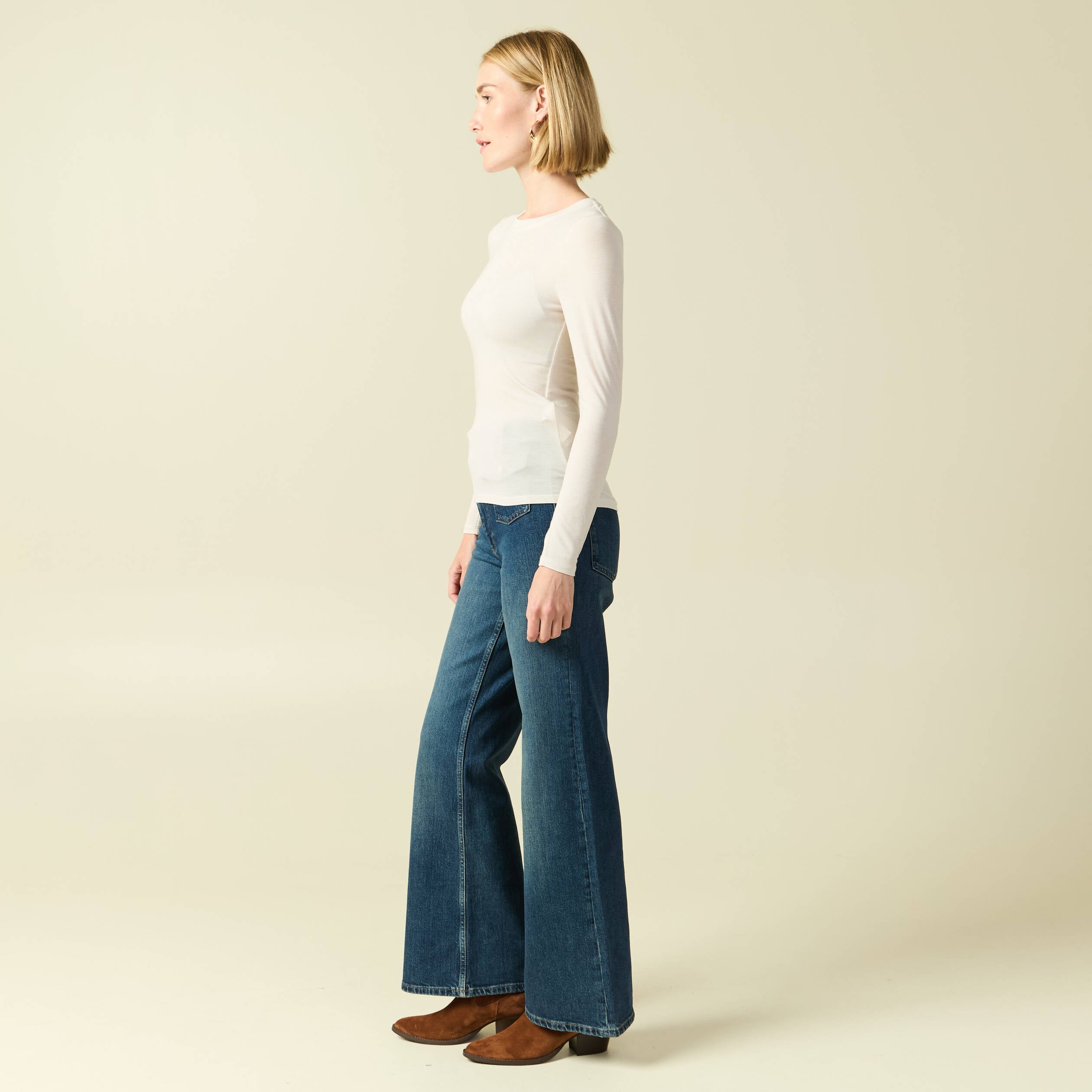 T-shirt cintr&eacute; manches longues col rond creme femme