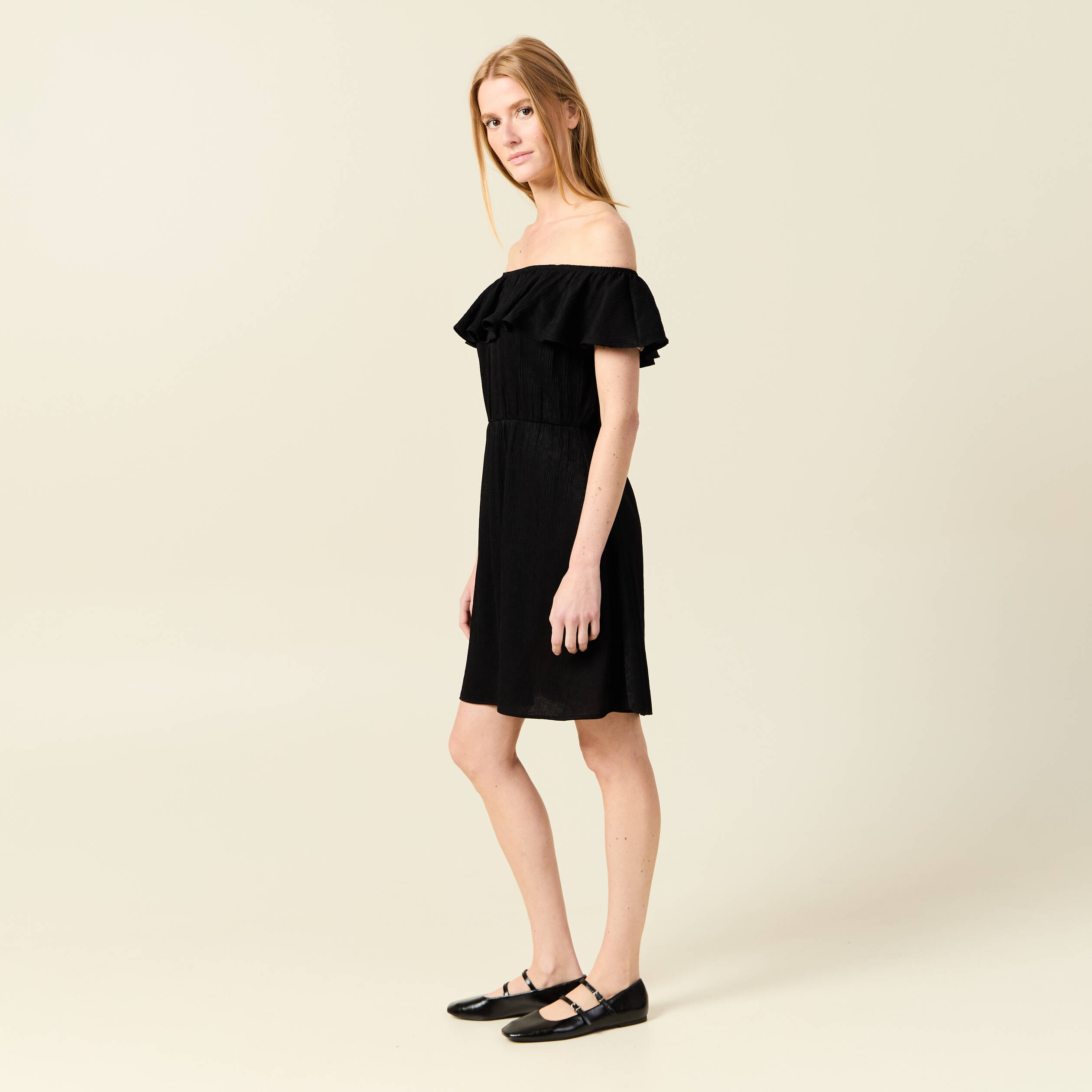 robe col carre manches courtes noir femme Robe col carré manches courtes noir femme