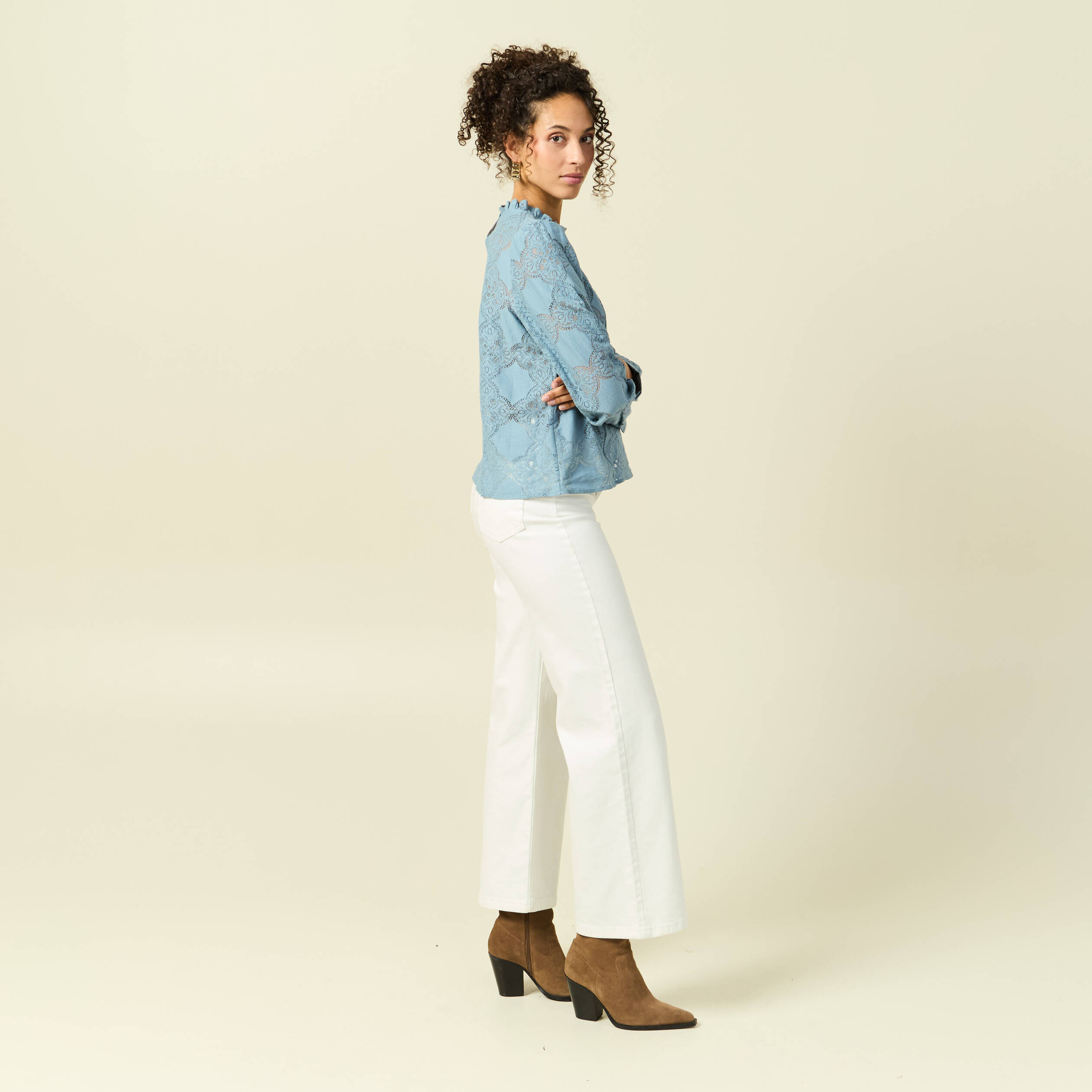 Blouse cintr&eacute;e dentelle manches longues gris femme