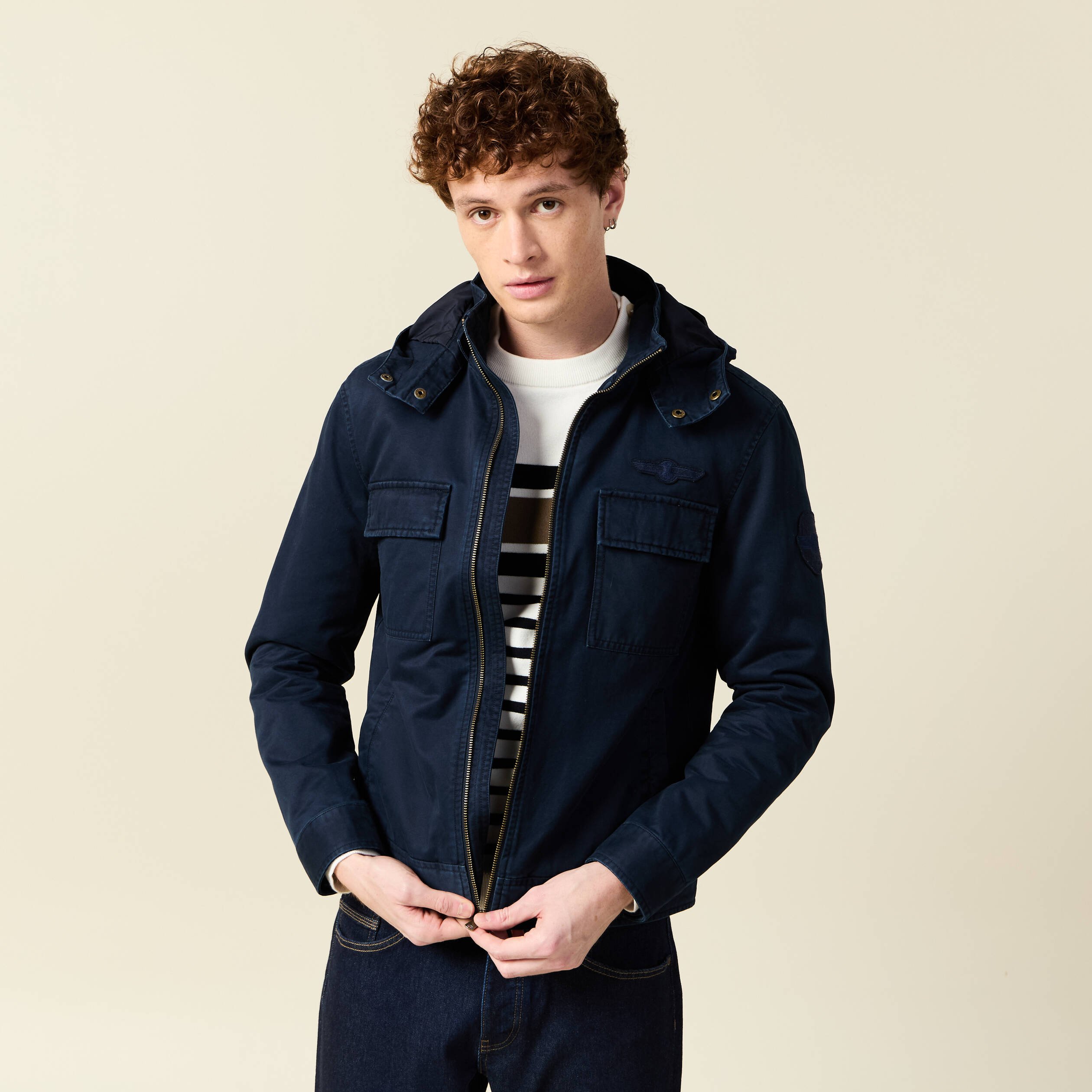 Blouson col montant à capuche bleu marine homme