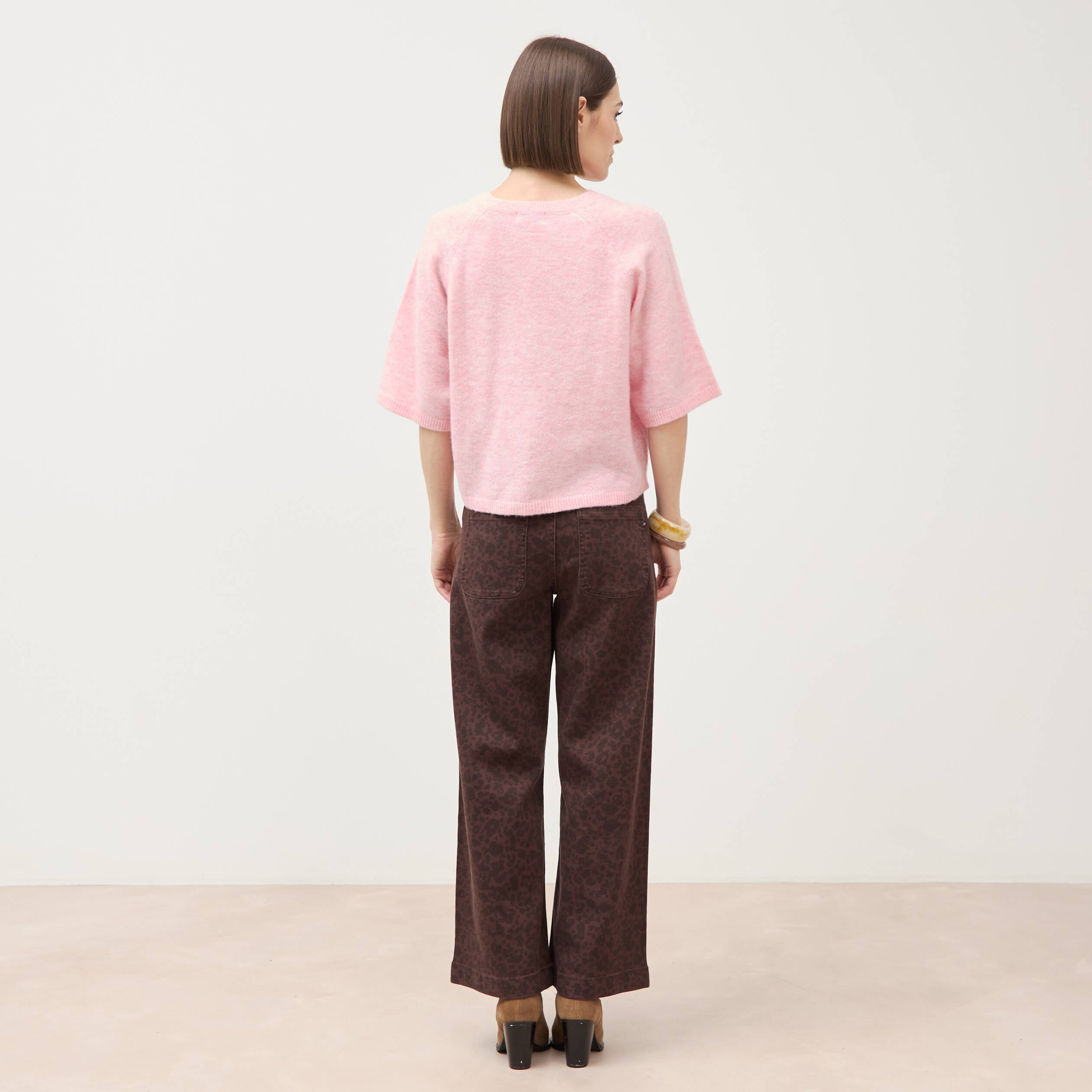 Pull droit court col v manches courtes rose clair femme