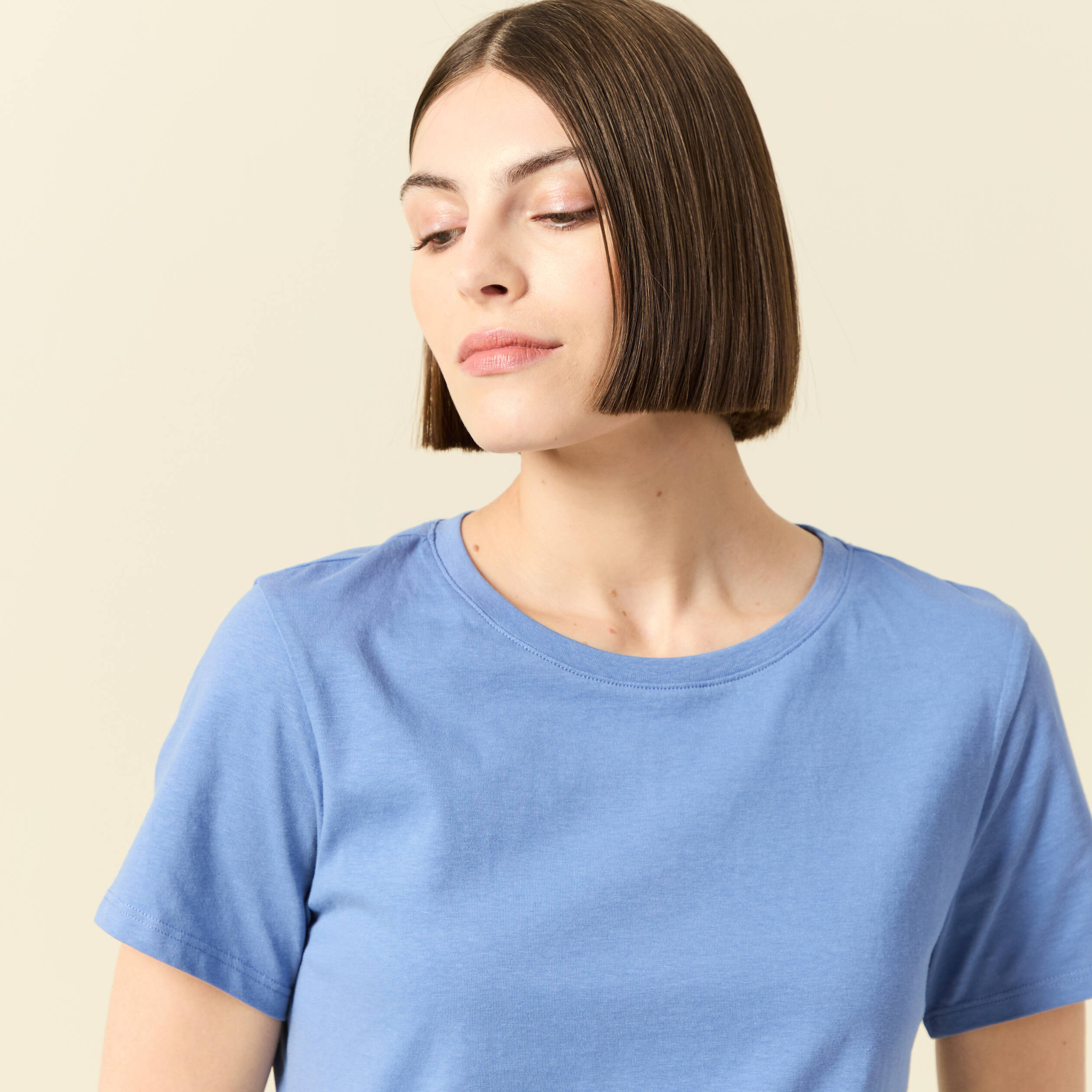 T-shirt cintr&eacute; col rond manches courtes bleu lavande femme