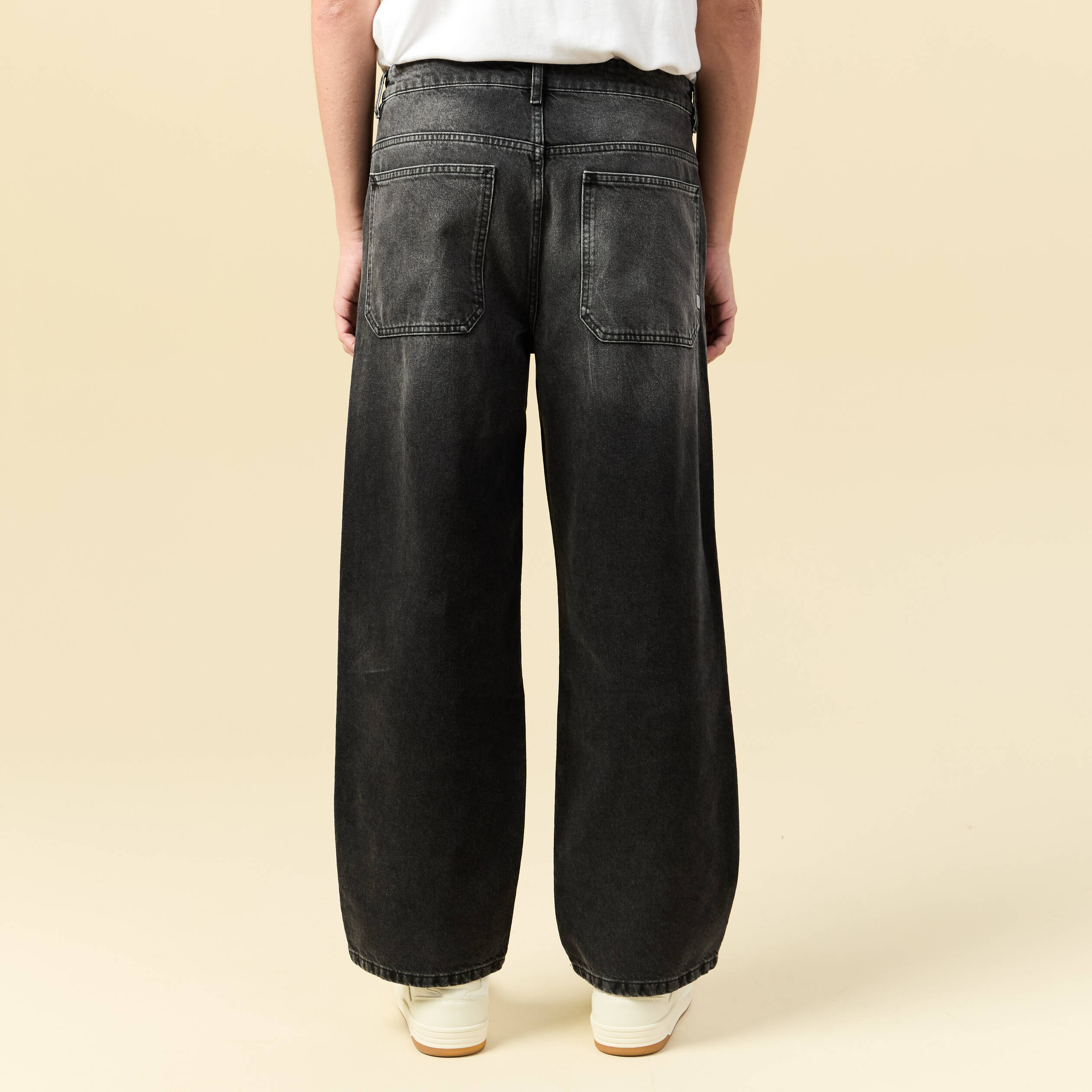 Jeans loose longueur 32 en coton denim noir homme