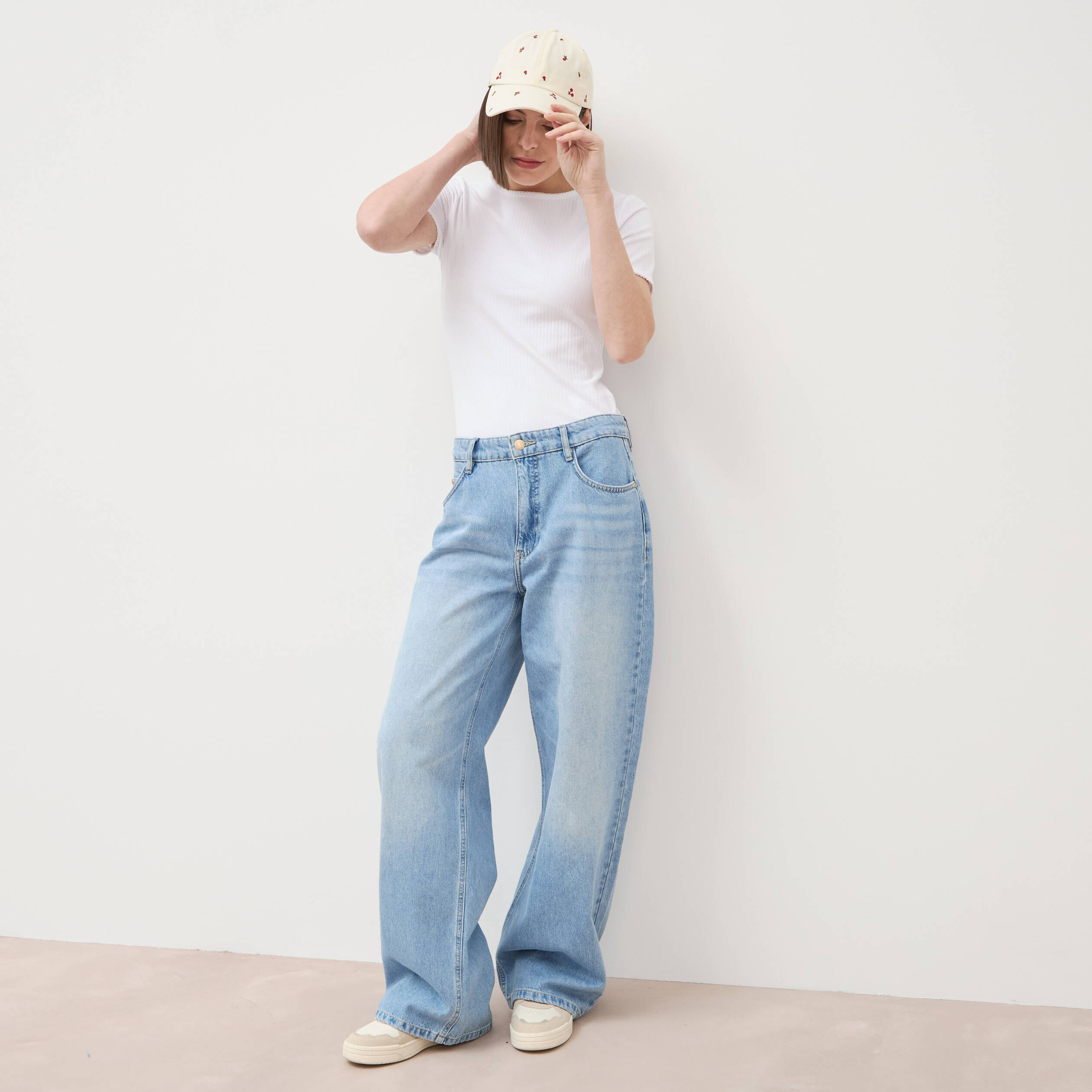 Jeans loose taille standard en coton denim bleach femme