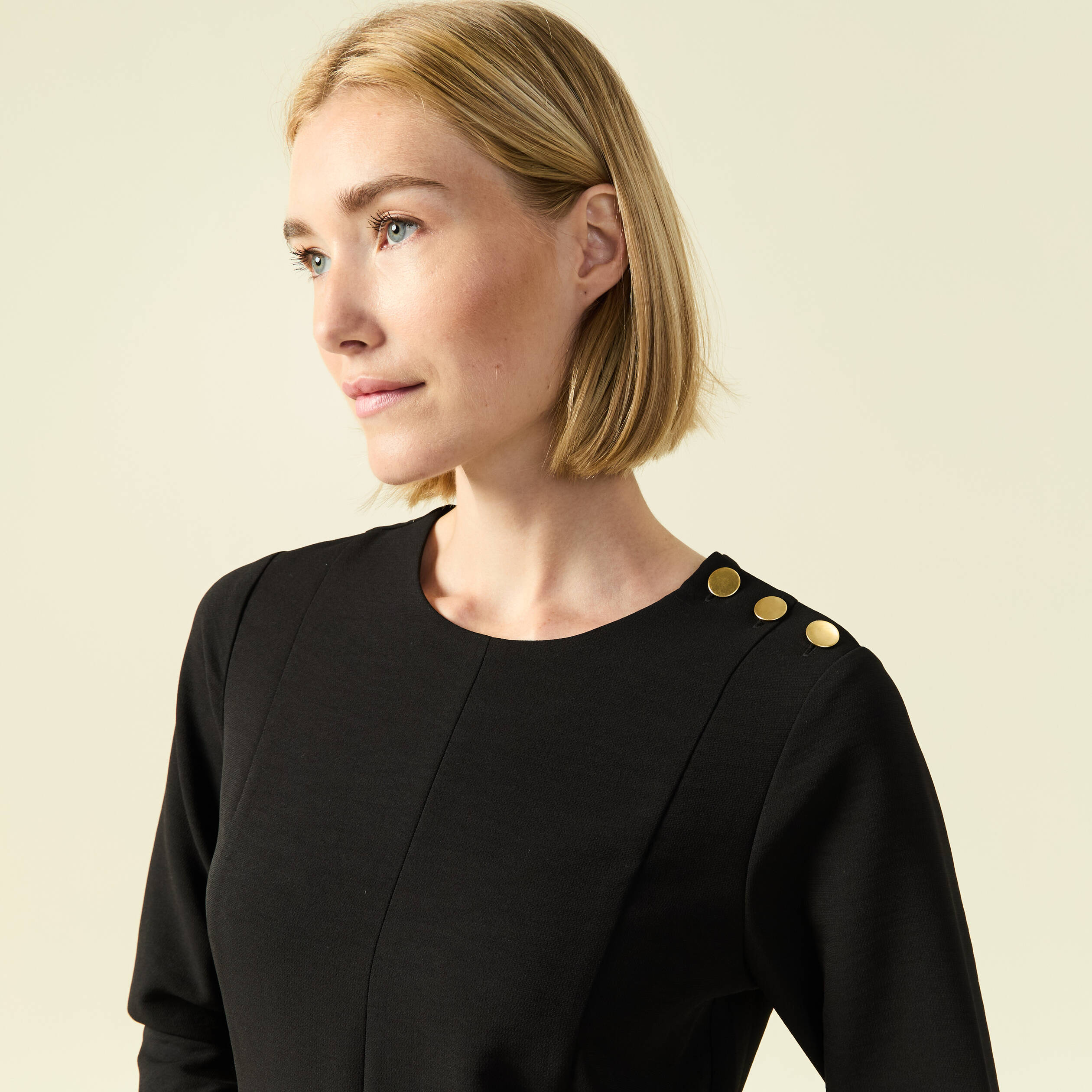 Robe fluide manches longues col rond noir femme