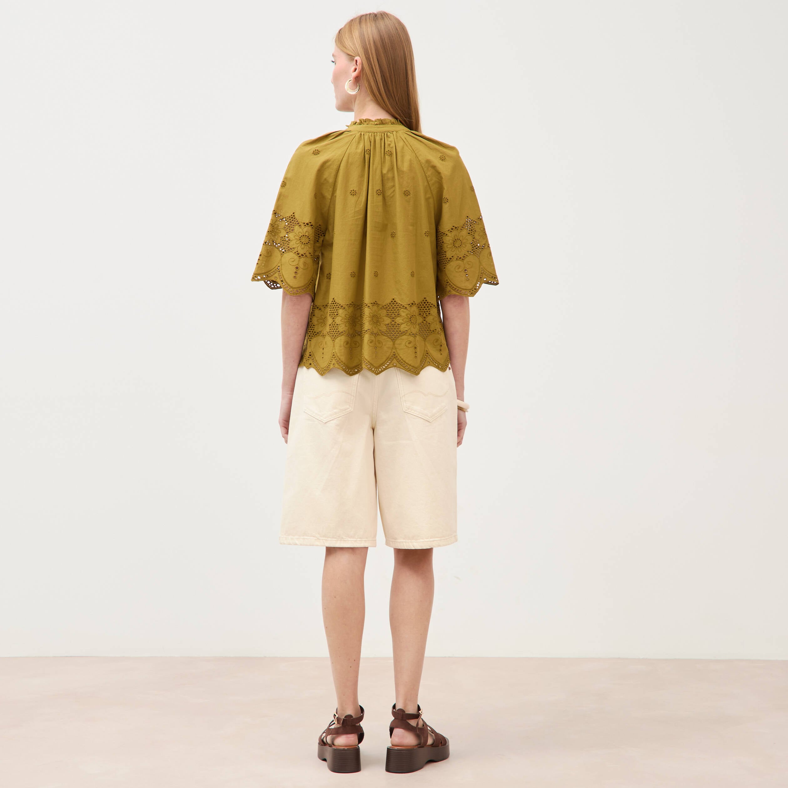 Blouse en coton manches courtes dentelle vert kaki femme