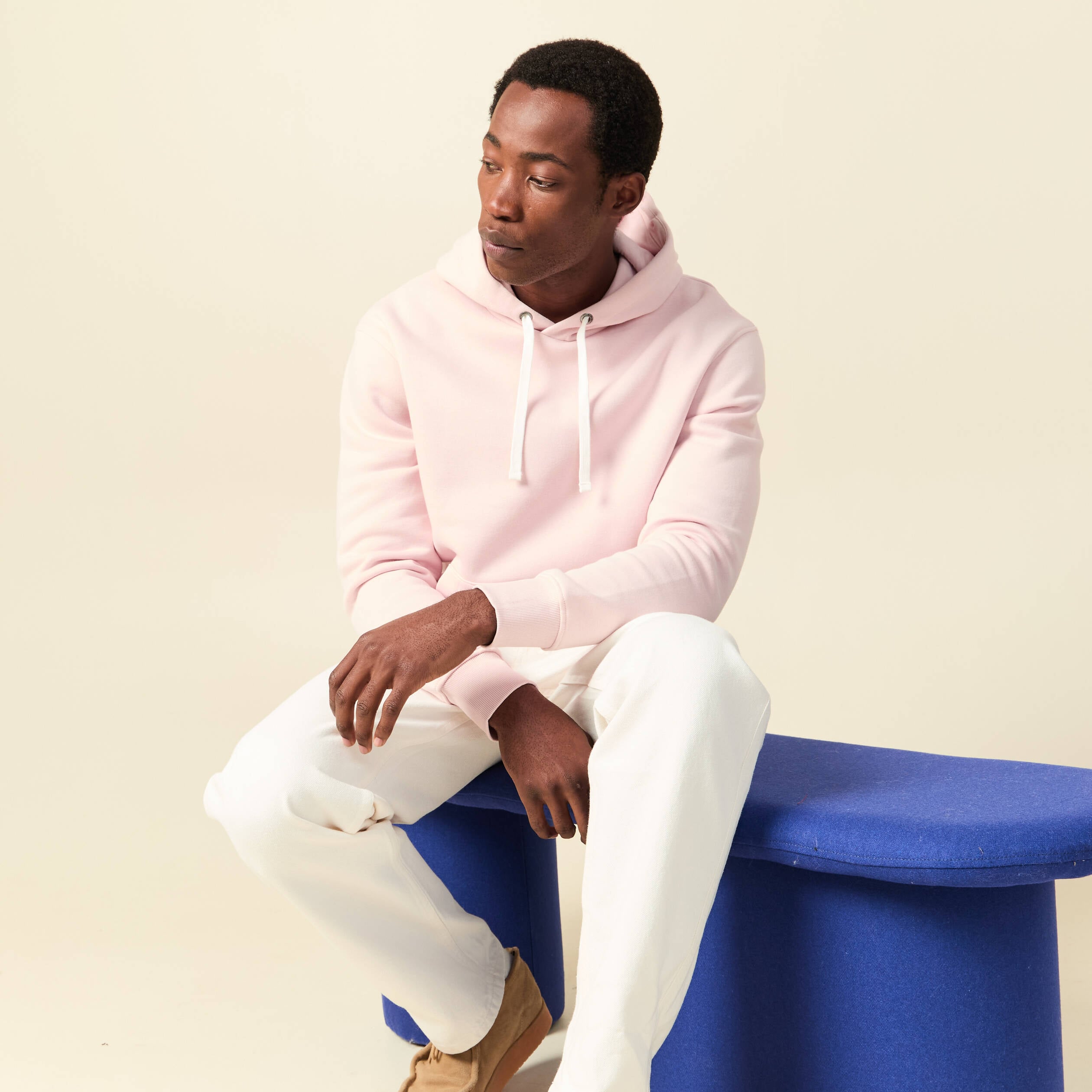Sweat &agrave; capuche rose poudr&eacute;e homme