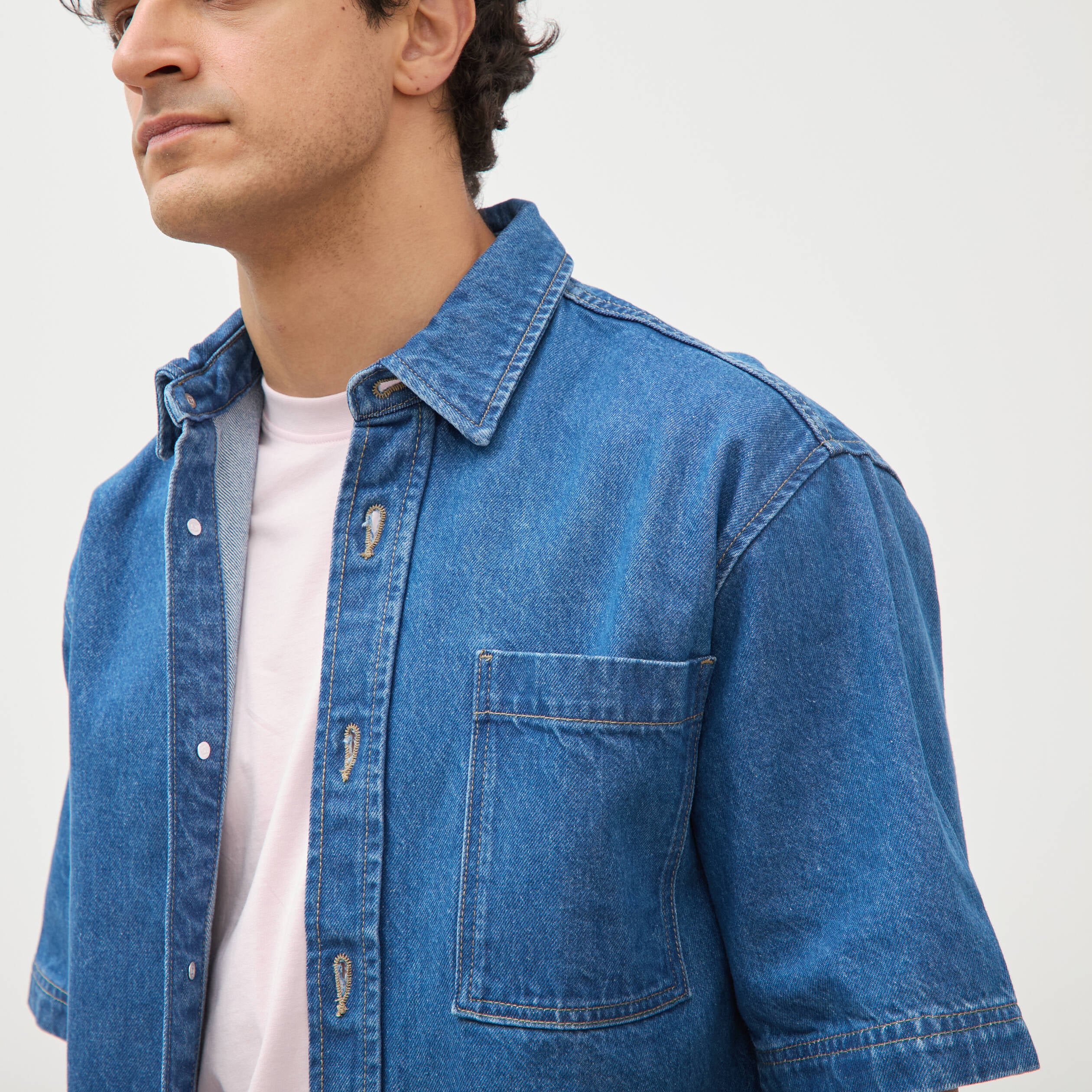 Chemise col am&eacute;ricain manches courtes denim stone homme