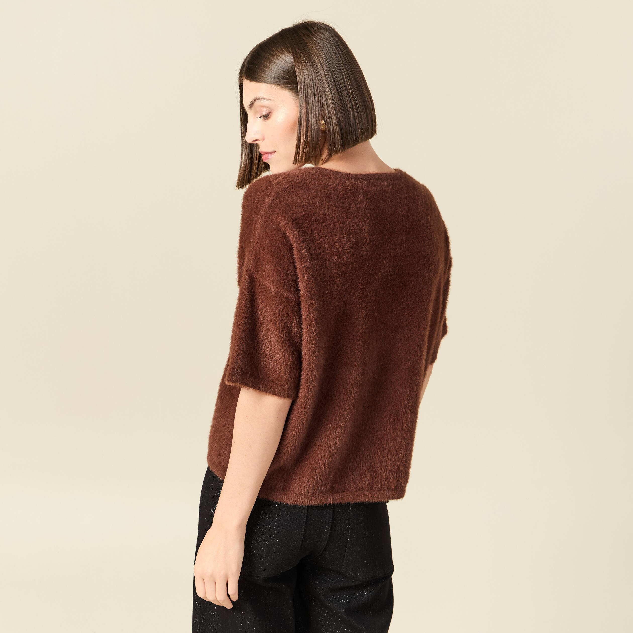 Pull droit court manches coude col rond marron femme