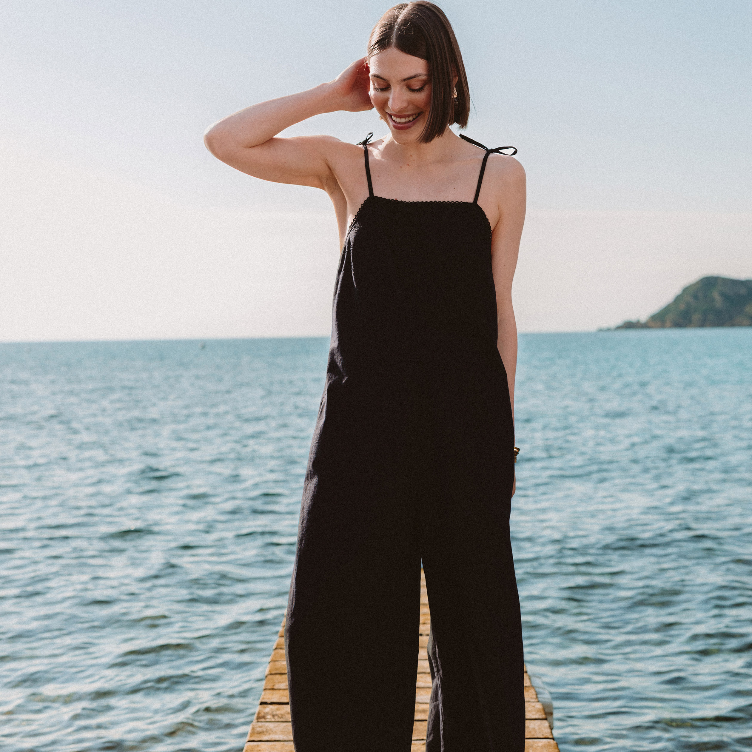 Combinaison salopette col carr&eacute; noir femme