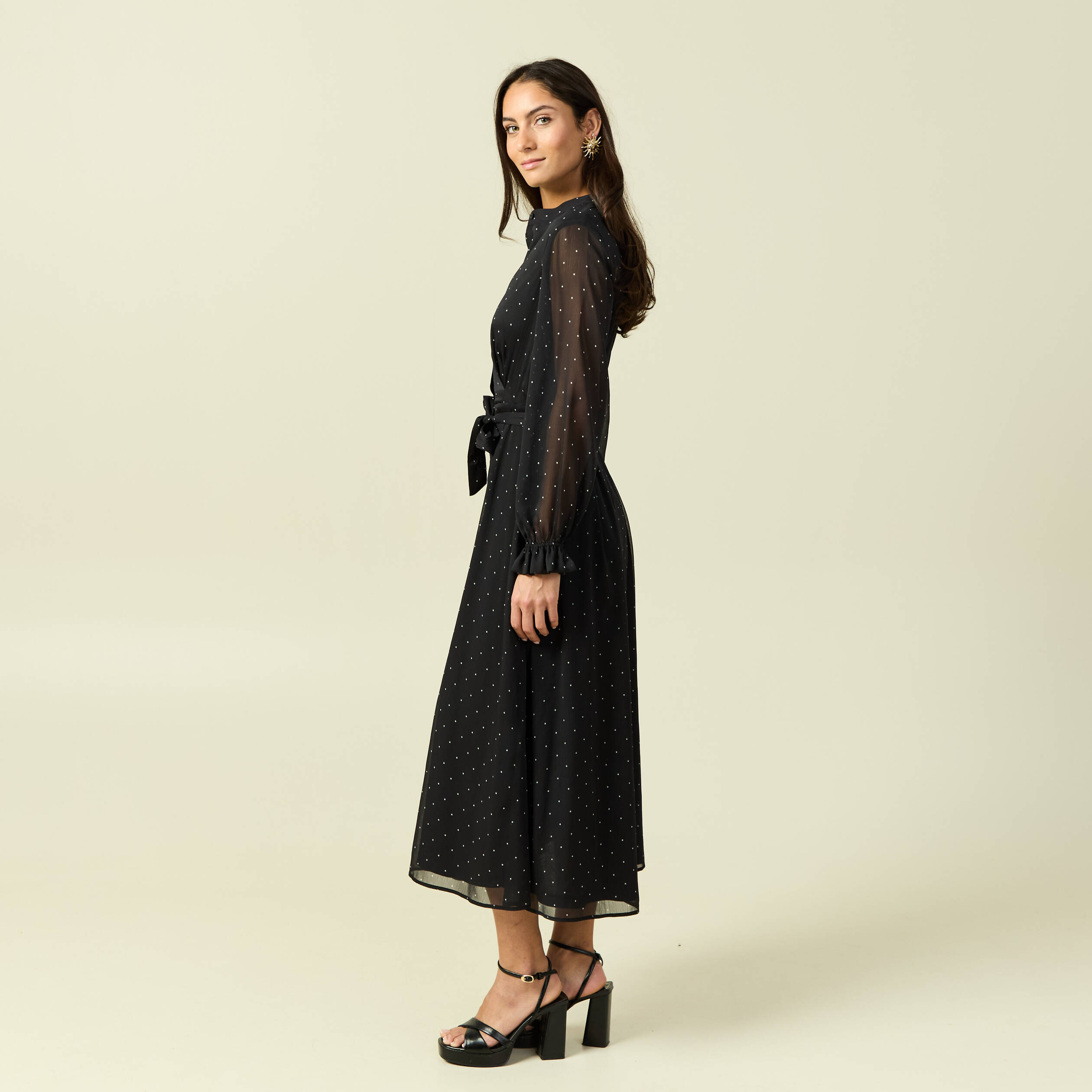 Robe longue &eacute;vas&eacute;e col v manches longues noir femme