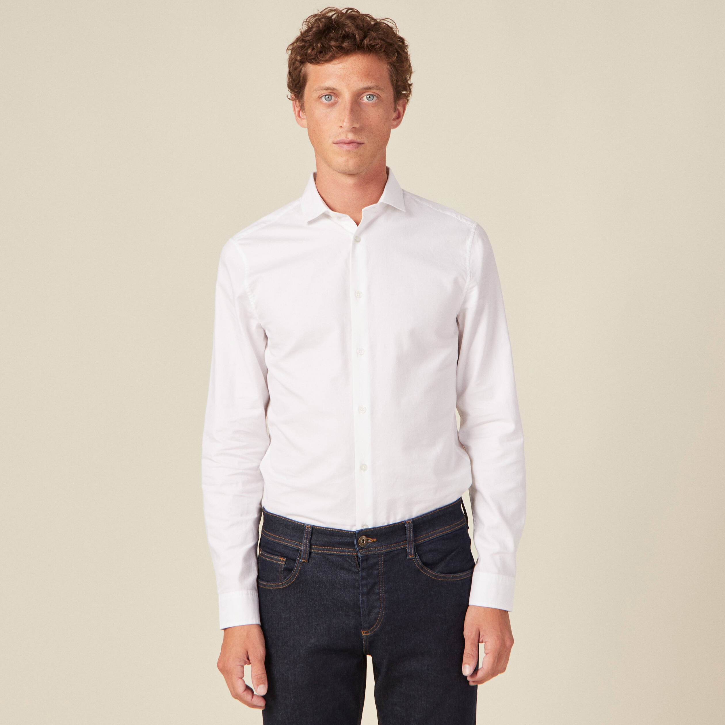 Col cintr&eacute; en coton manches longues blanc homme