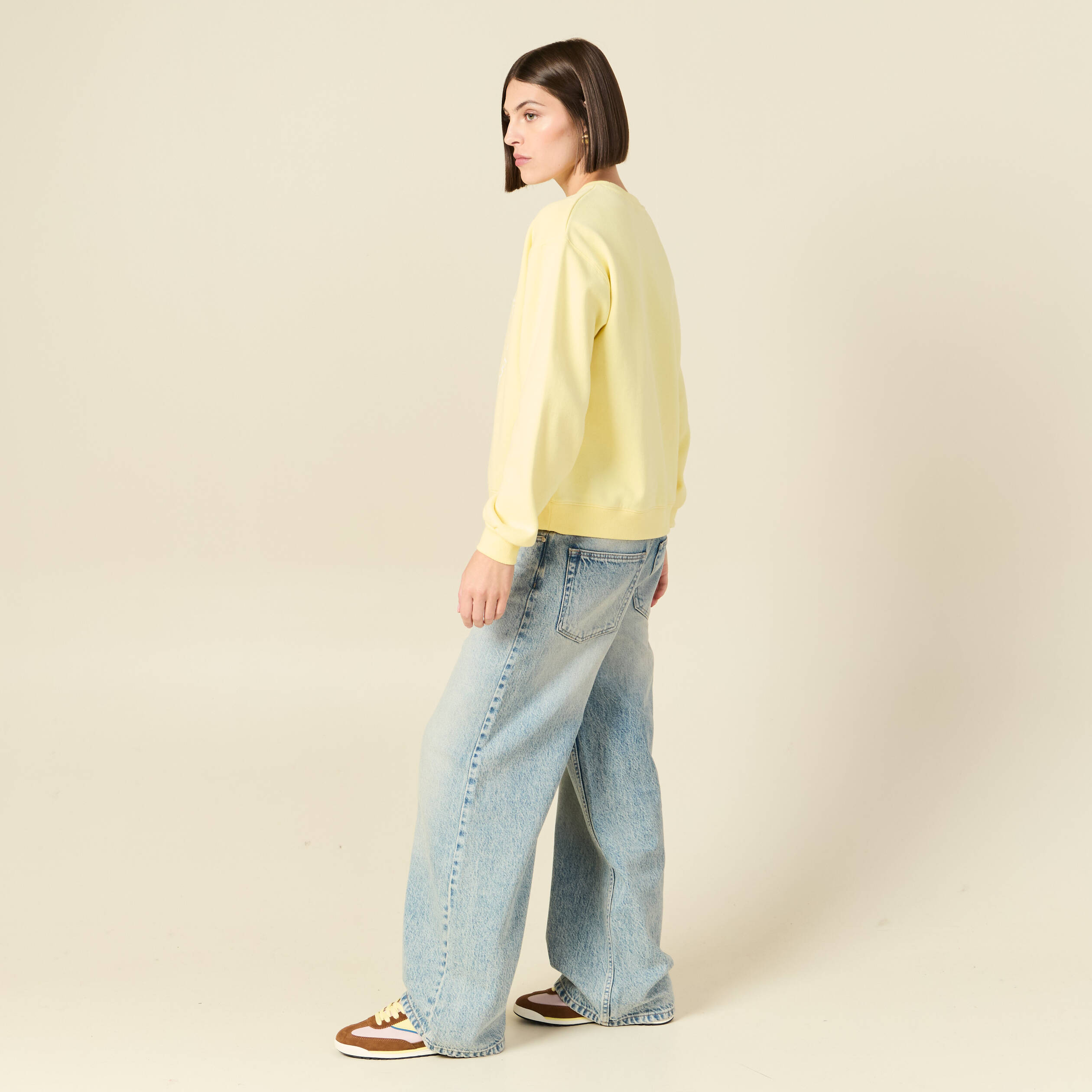 Sweat droit court manches longues jaune pastel femme