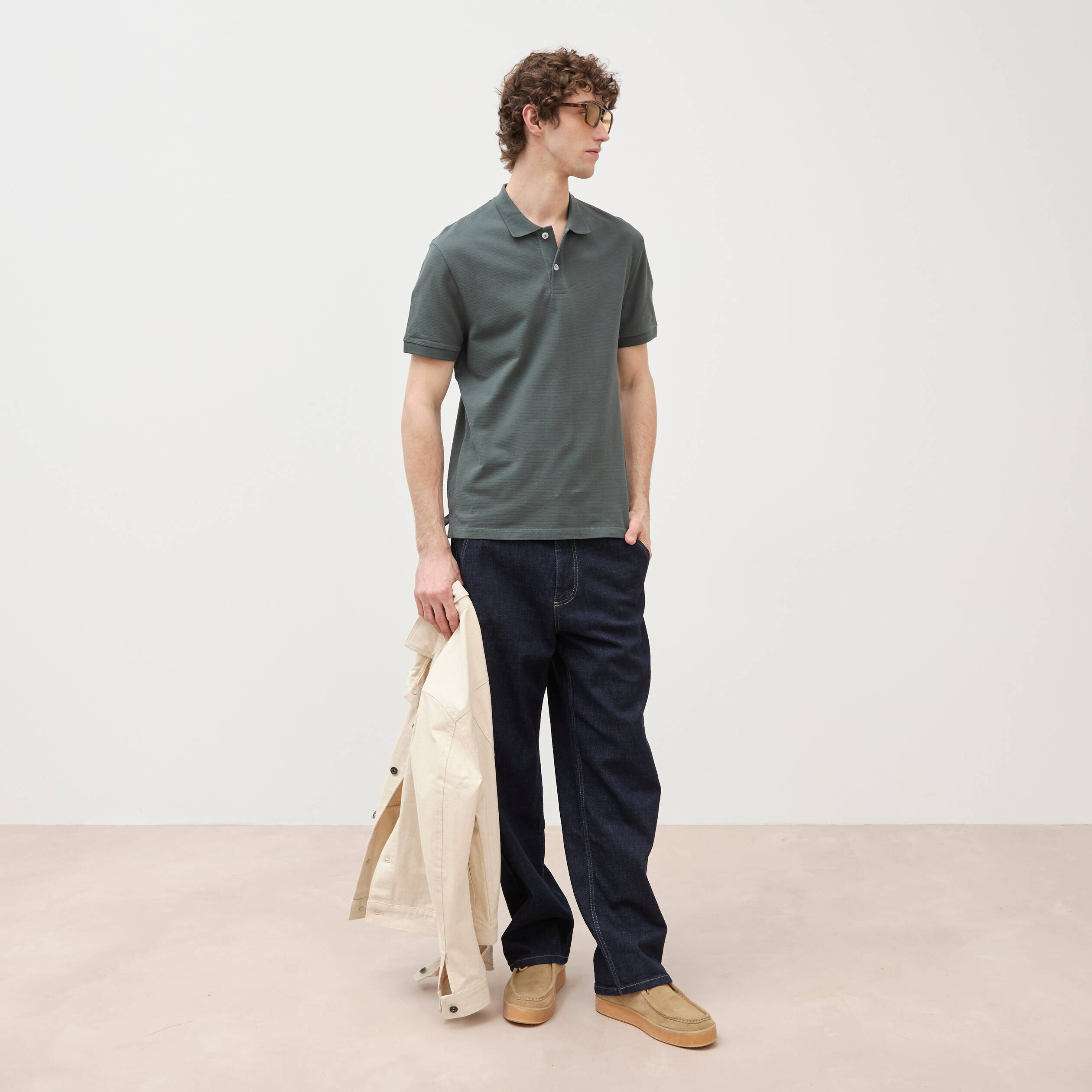 Polo cintr&eacute; en coton manches courtes vert kaki homme