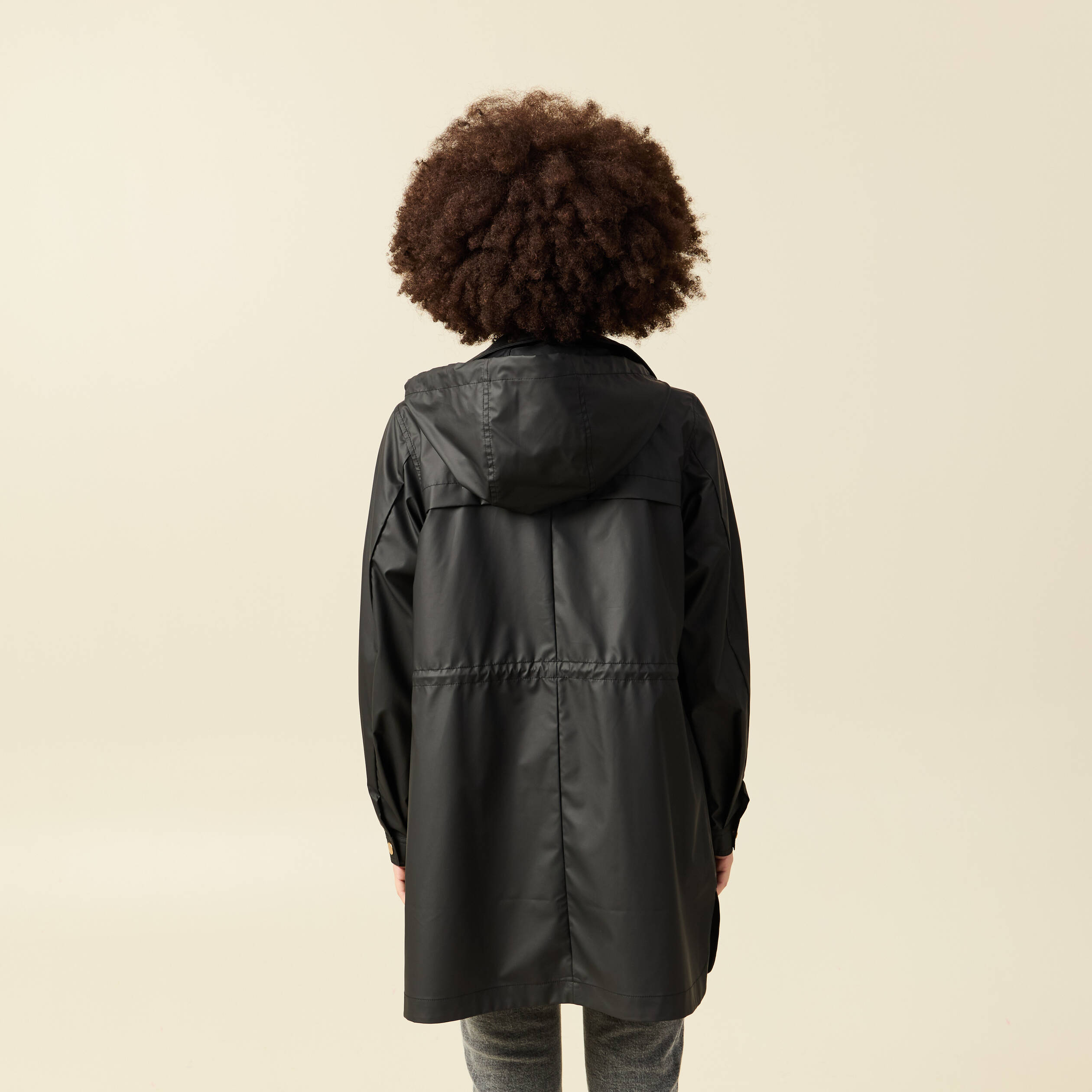 Parka longue droite d&eacute;perlante &agrave; capuche noir femme