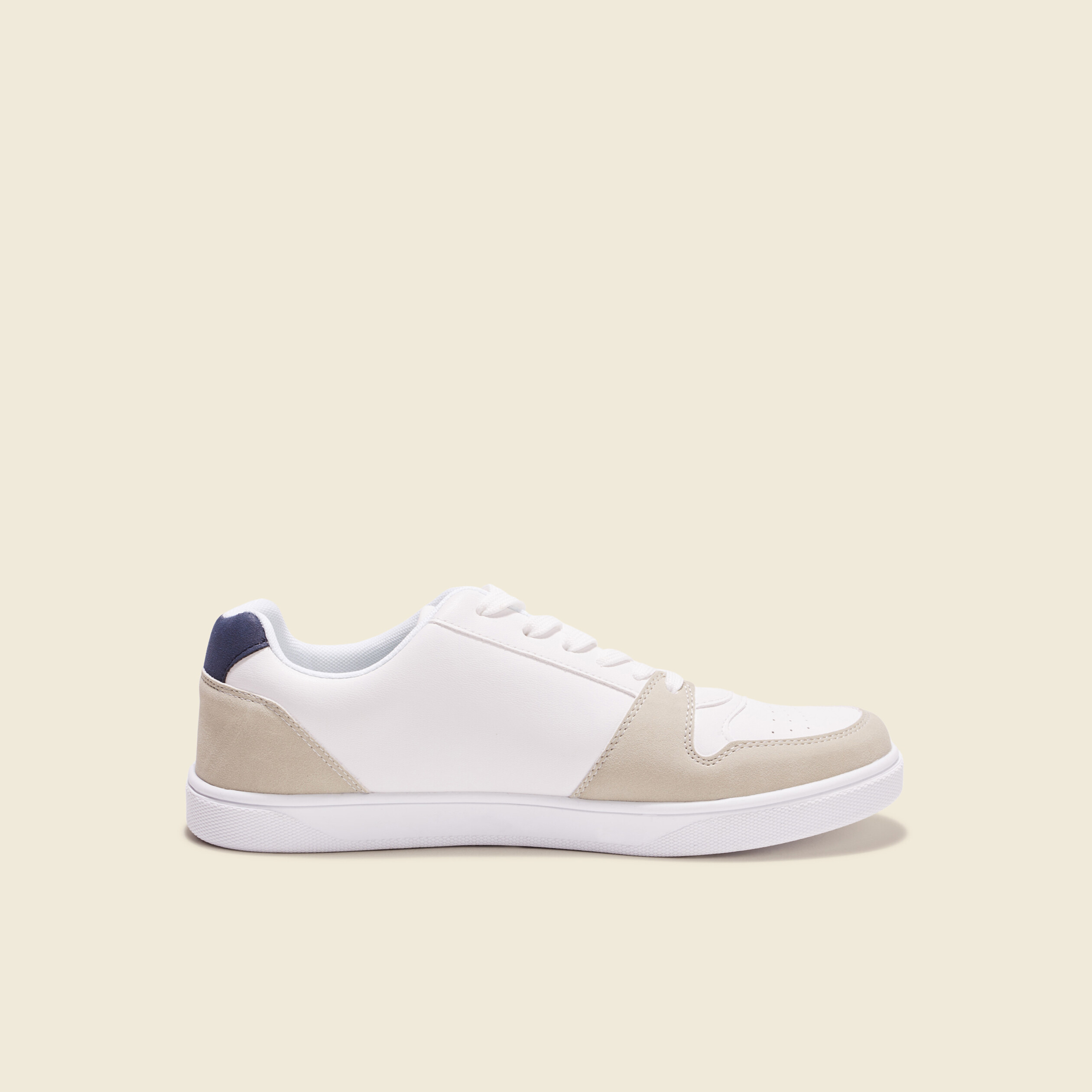 baskets plates a lacets blanc homme Baskets plates à lacets blanc homme