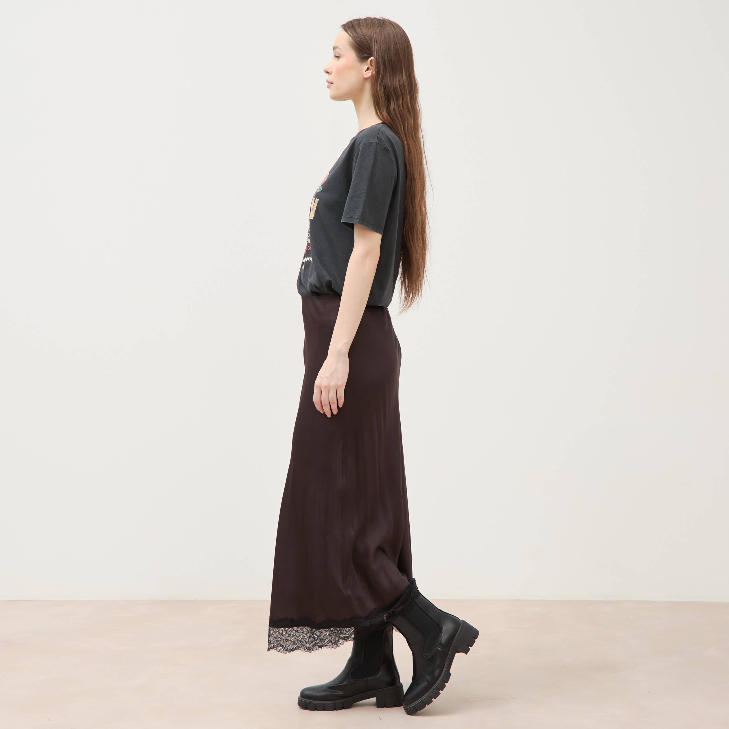 Jupe droite longue satin&eacute;e marron fonc&eacute; femme