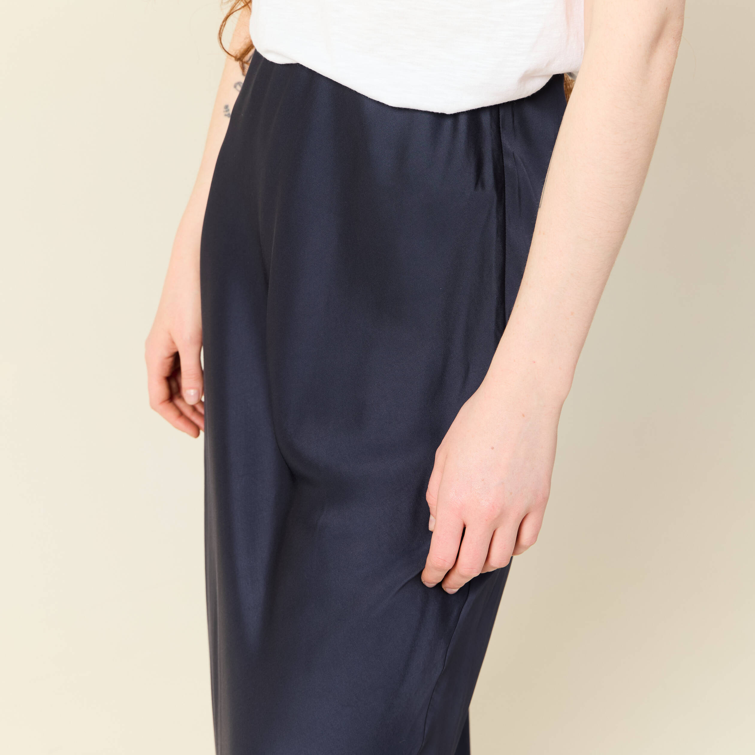 Jupe longue droite satin bleu marine femme