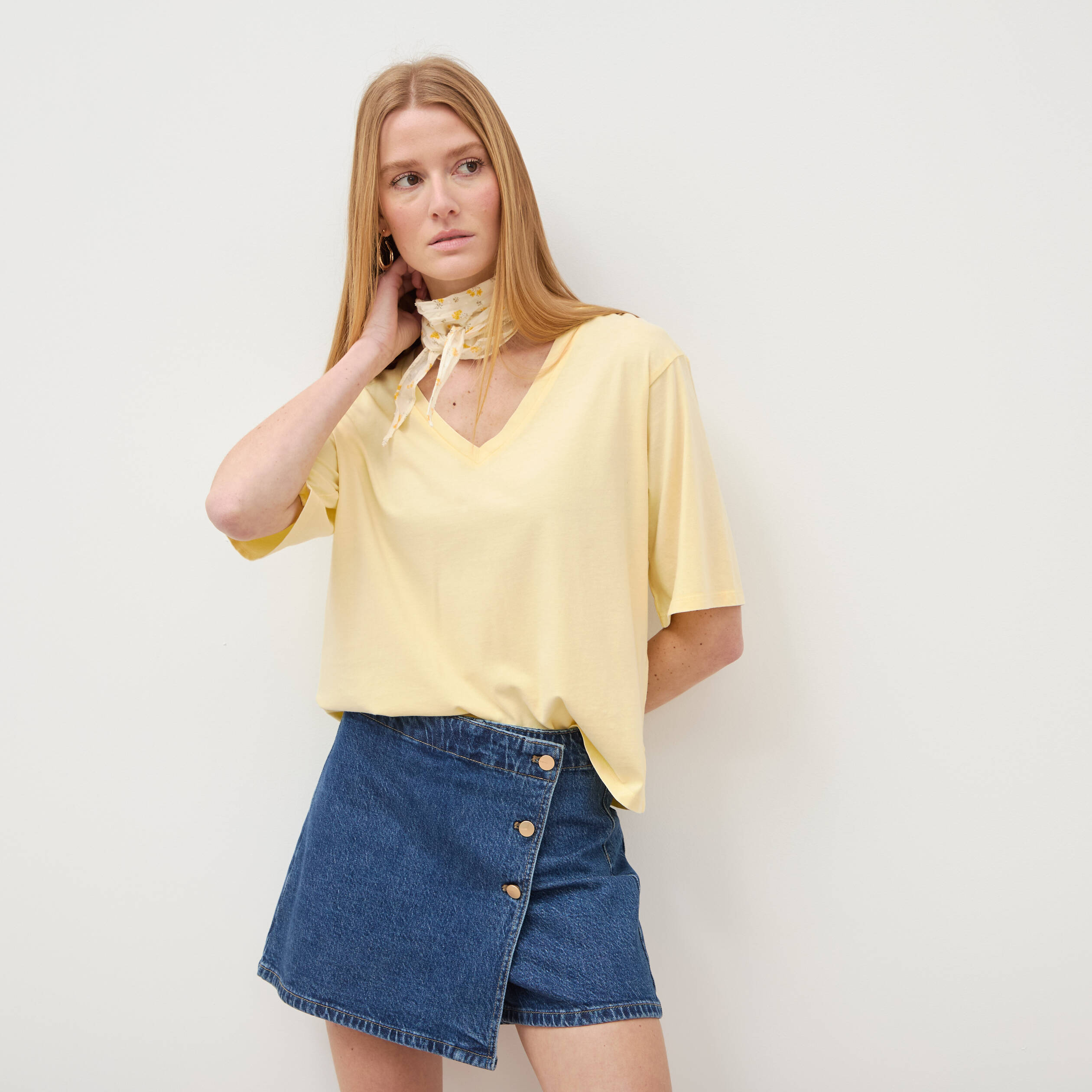 T-shirt col v manches courtes en coton jaune clair femme