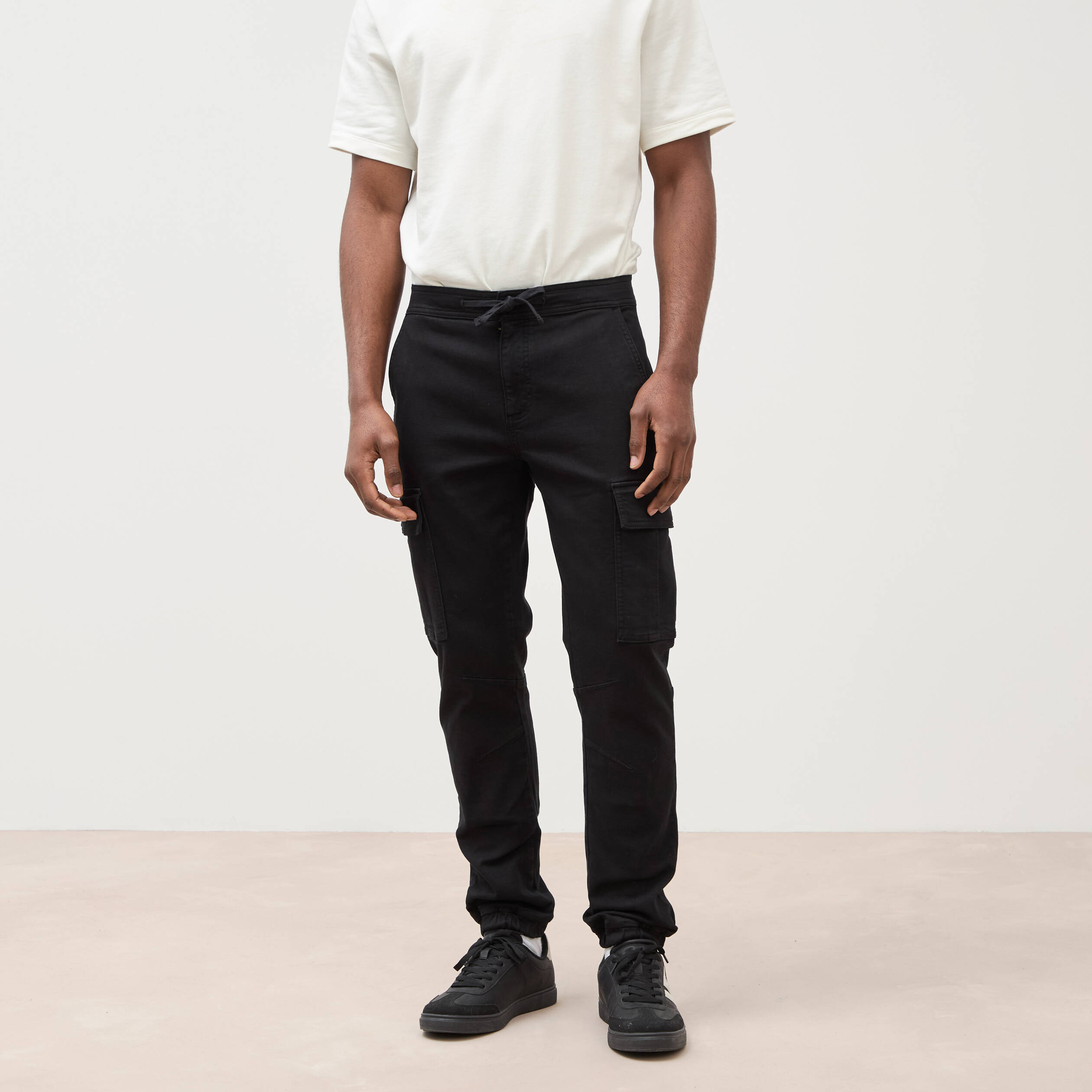 Pantalon battle bas resserr&eacute; noir homme