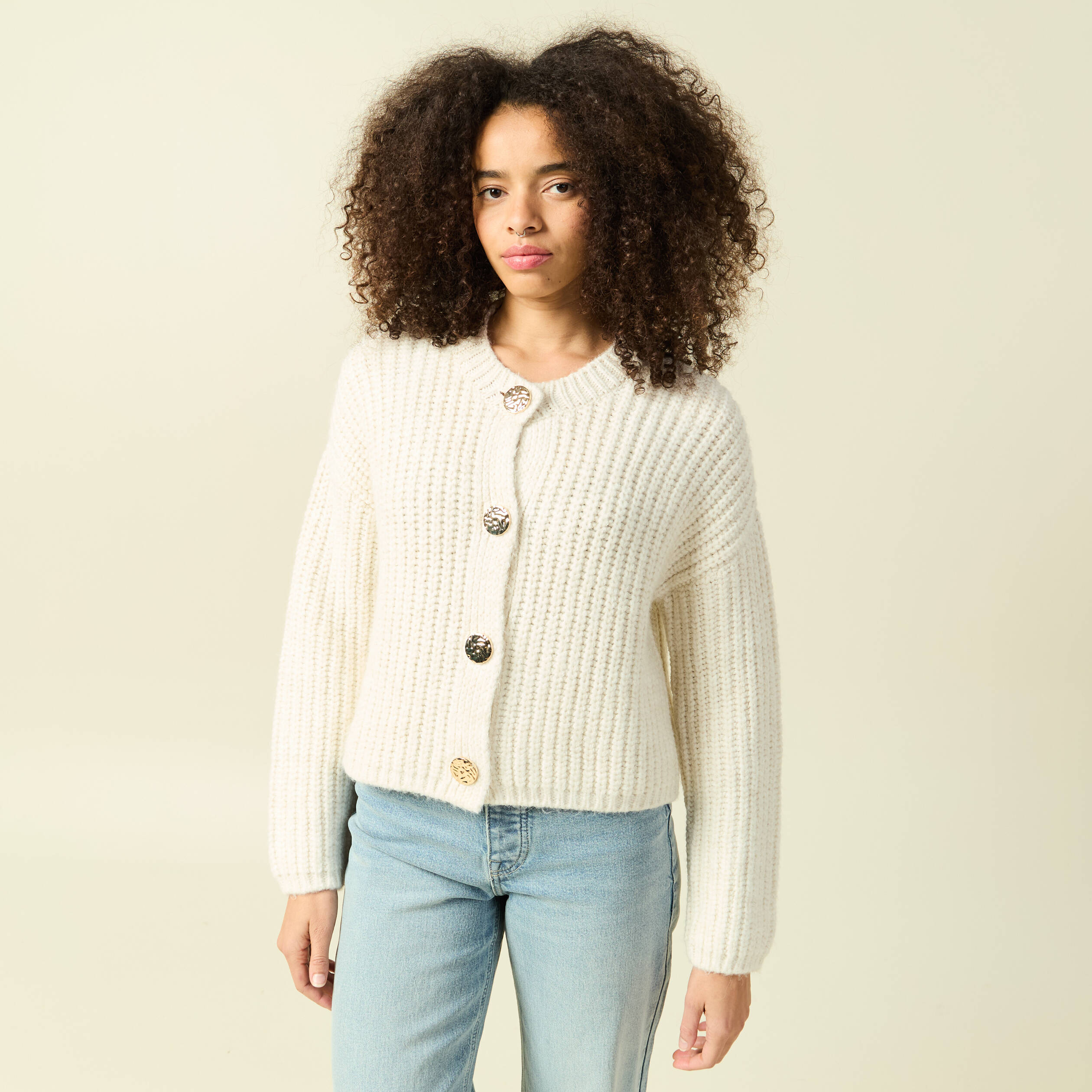 Gilet droit court manches longues creme femme