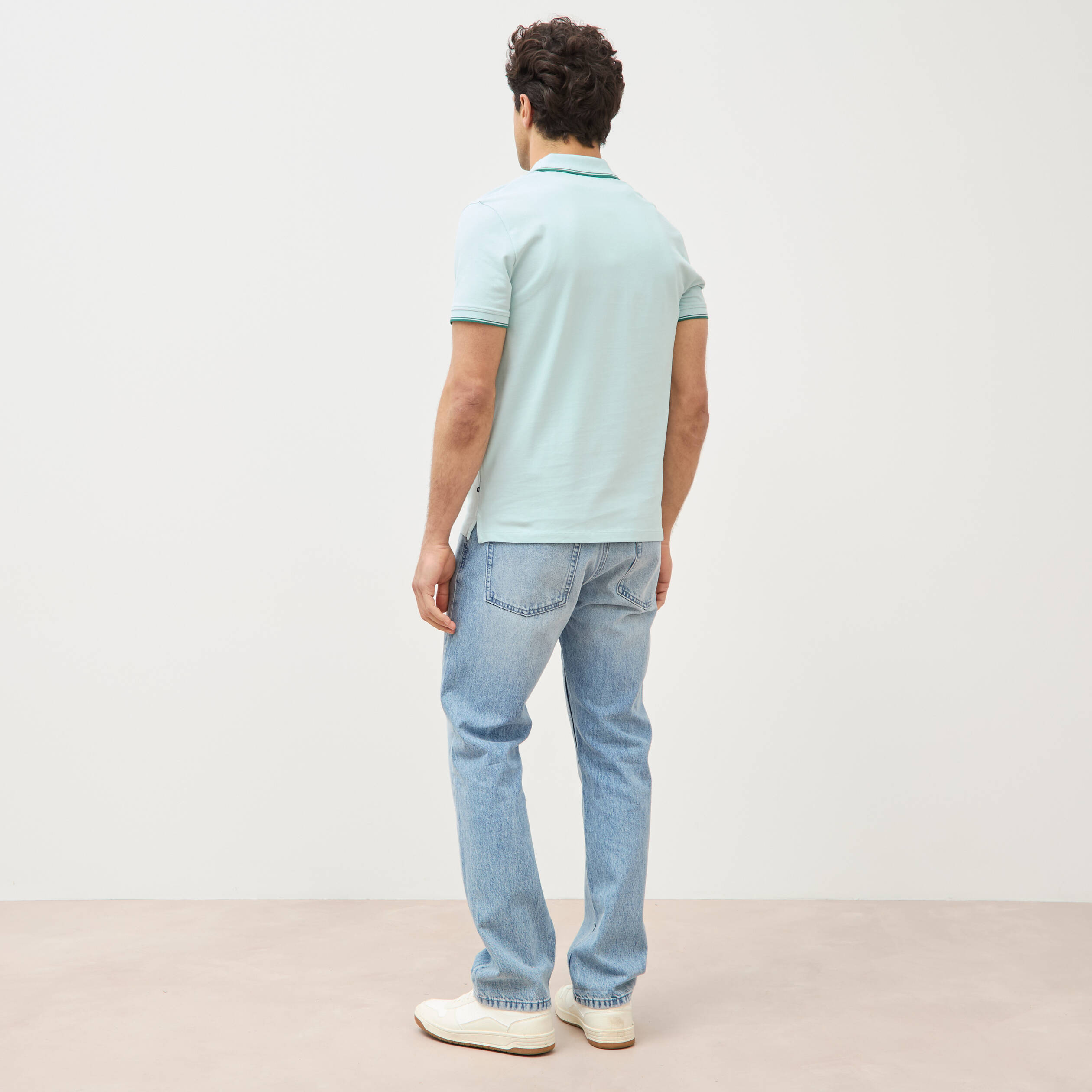 Polo cintr&eacute; en coton manches courtes bleu gris homme